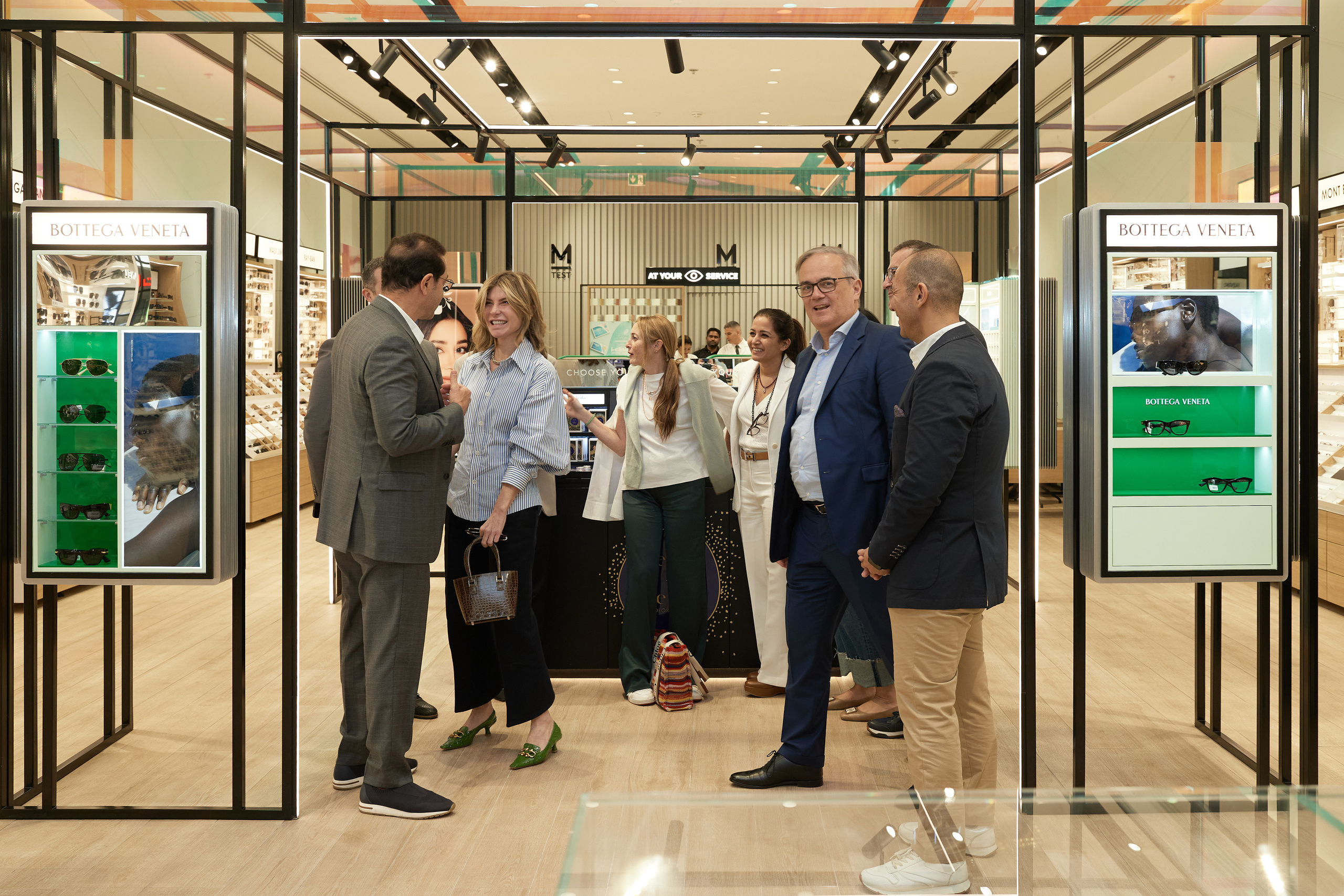 Company Profile. Female Photographer in Dubai