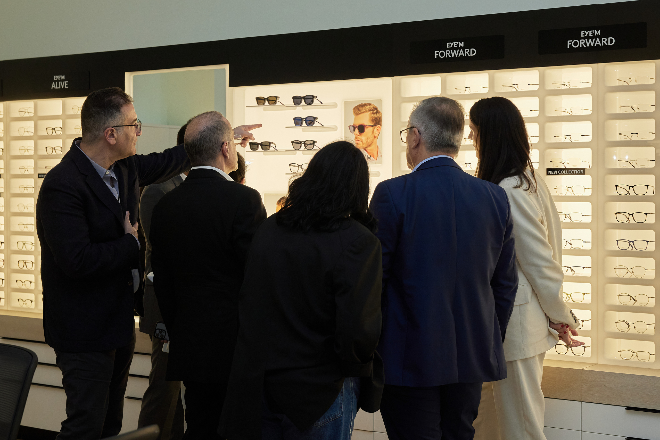 Company Profile. Female Photographer in Dubai