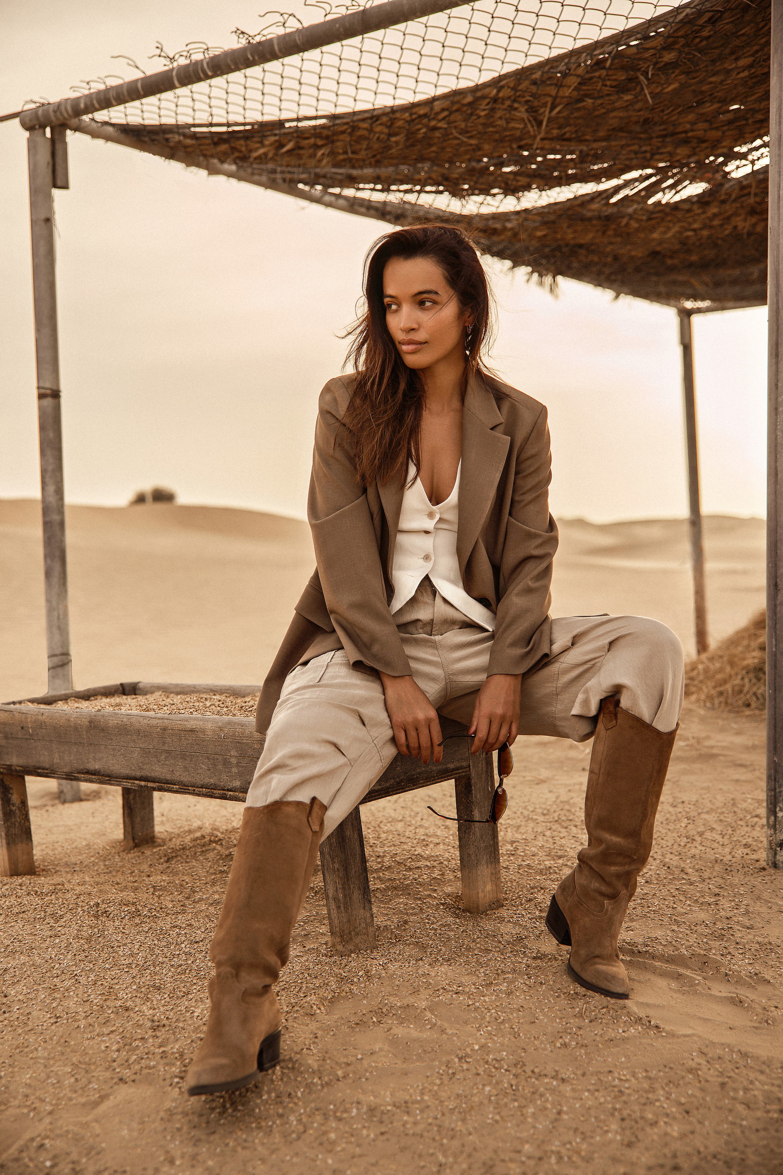 Desert. Female Photographer in Dubai