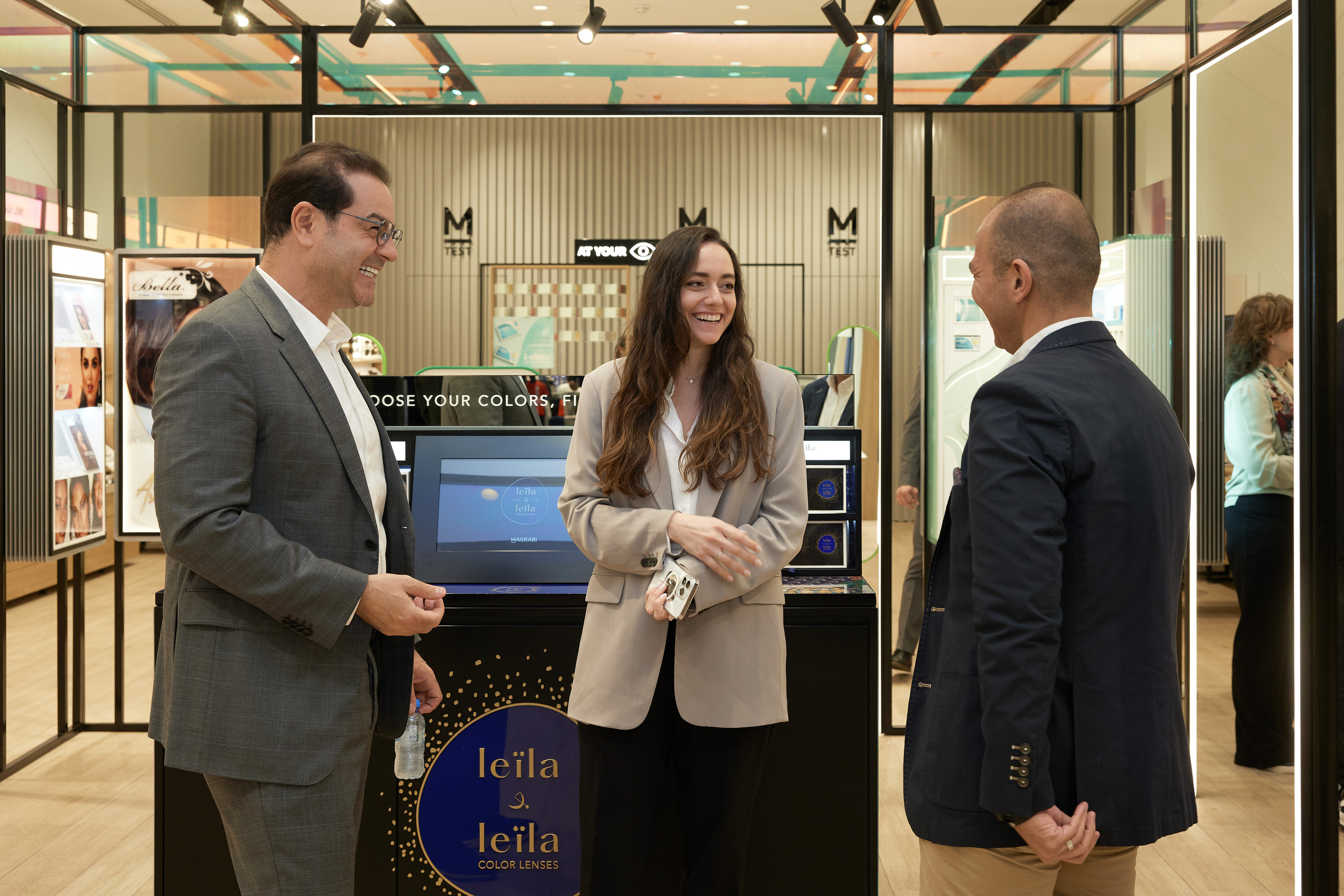 Company Profile. Female Photographer in Dubai