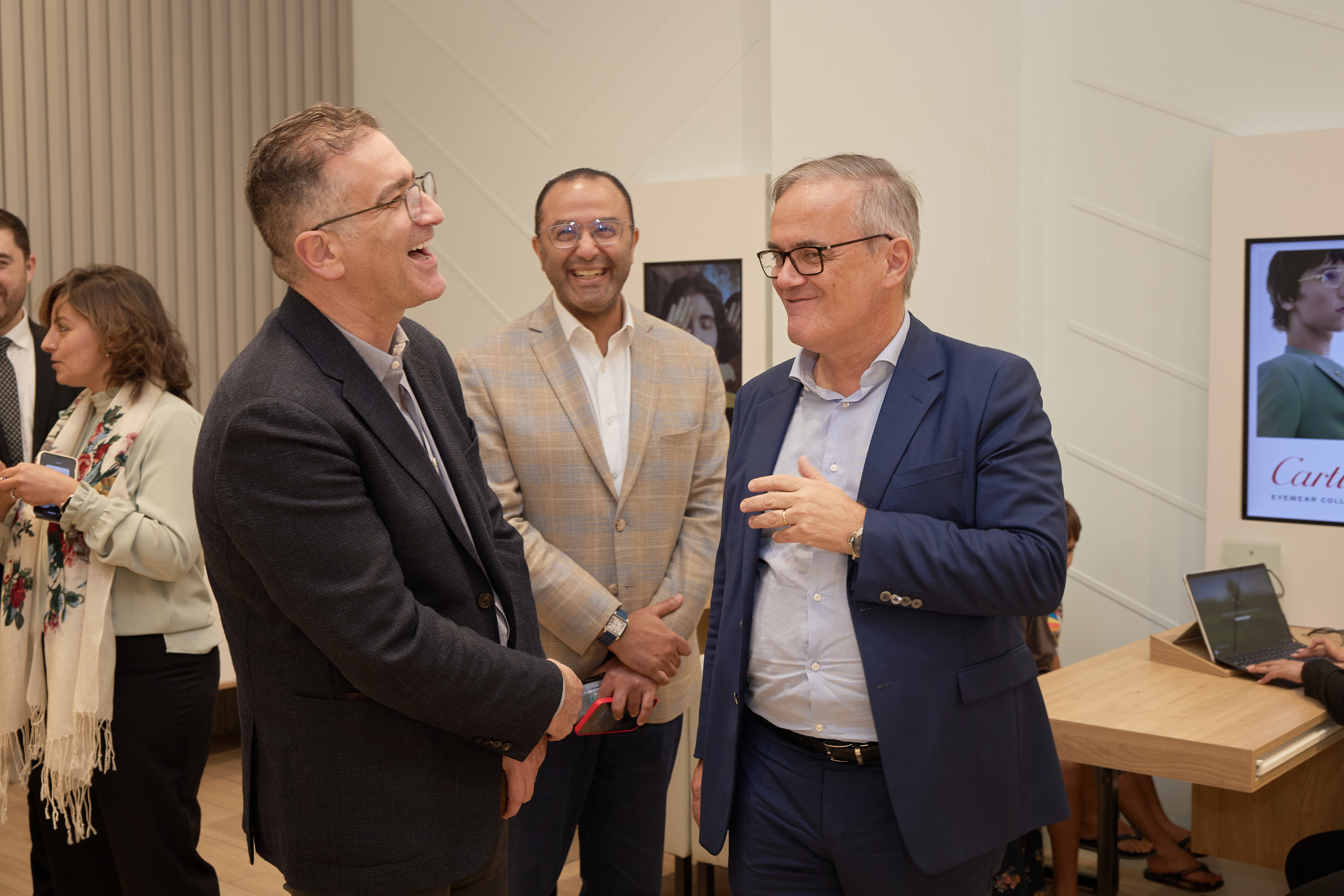 Company Profile. Female Photographer in Dubai