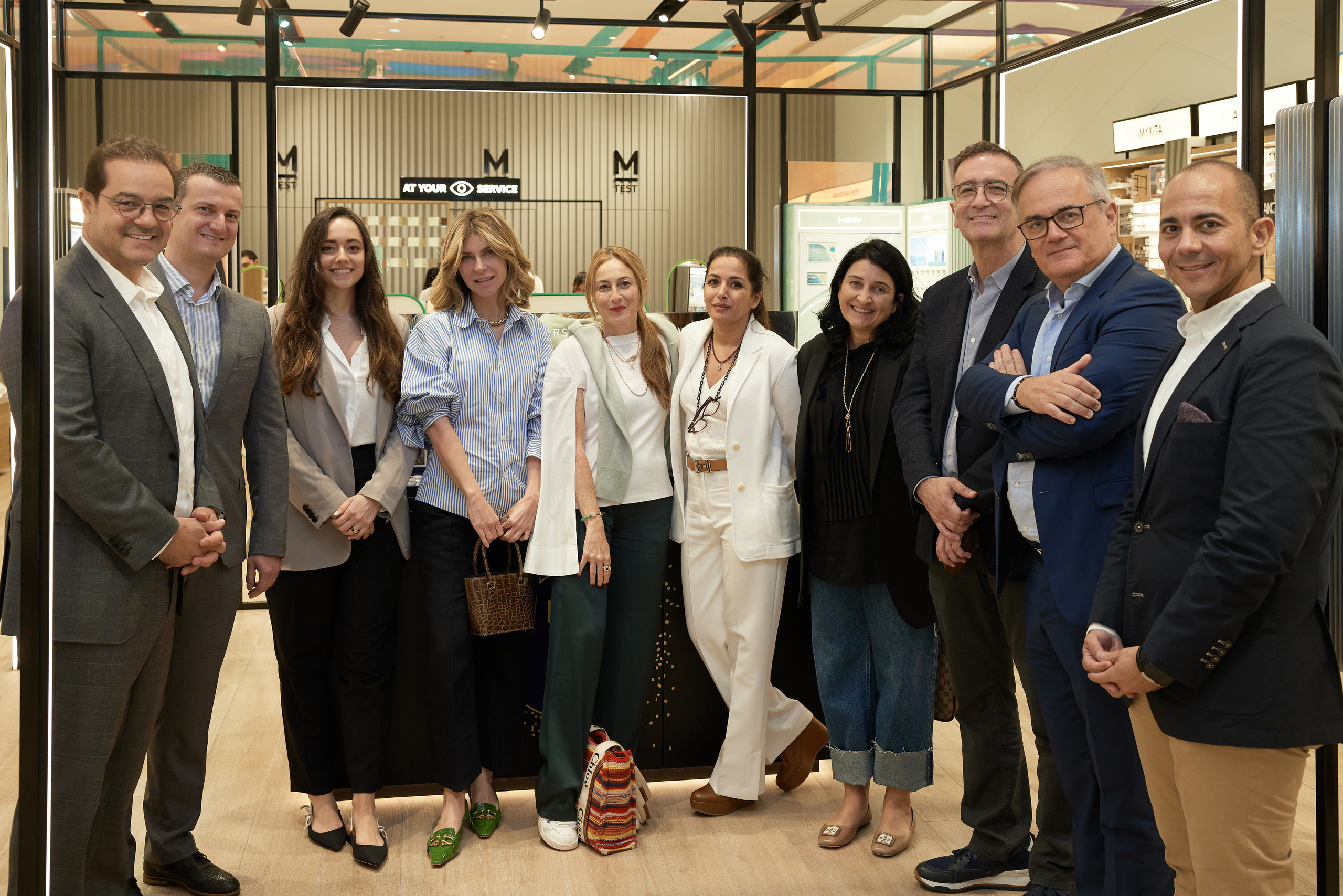 Company Profile. Female Photographer in Dubai