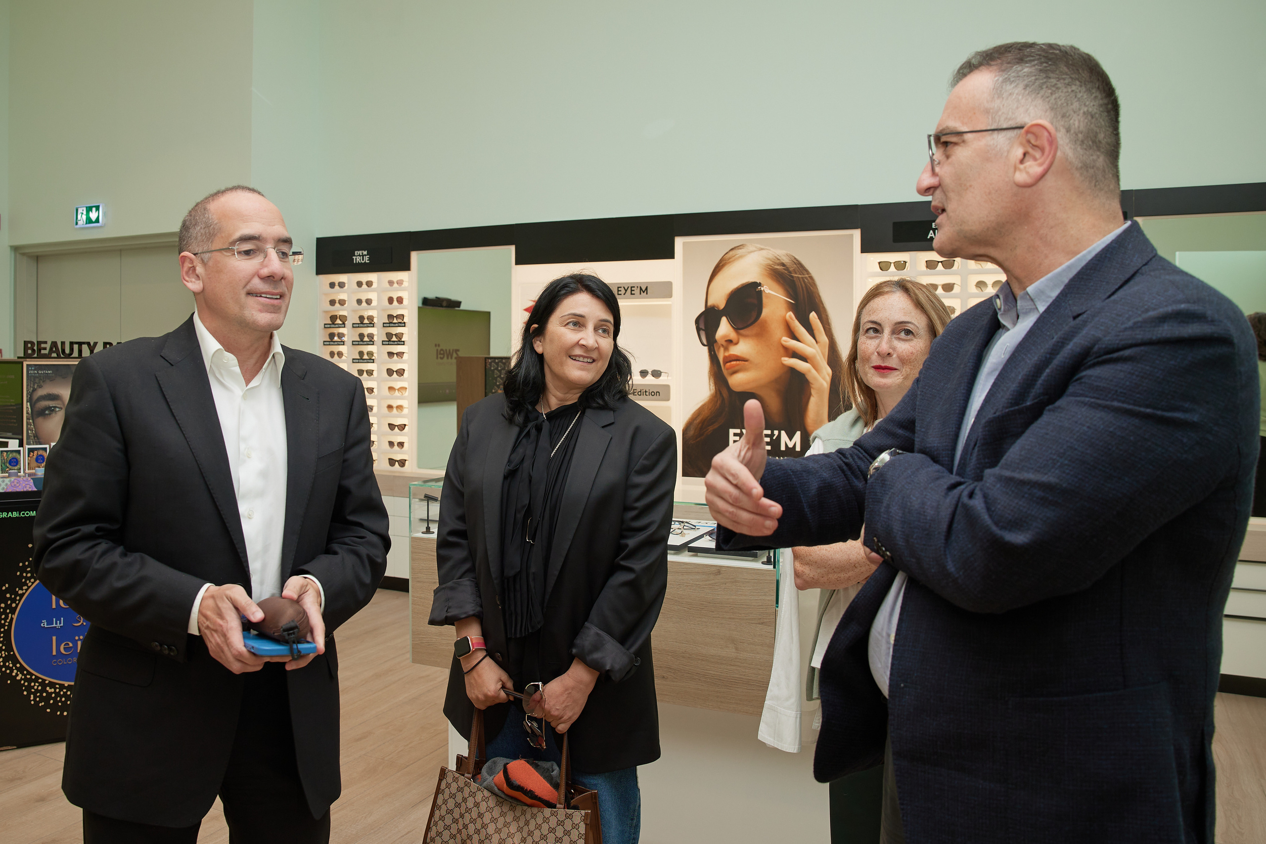 Company Profile. Female Photographer in Dubai