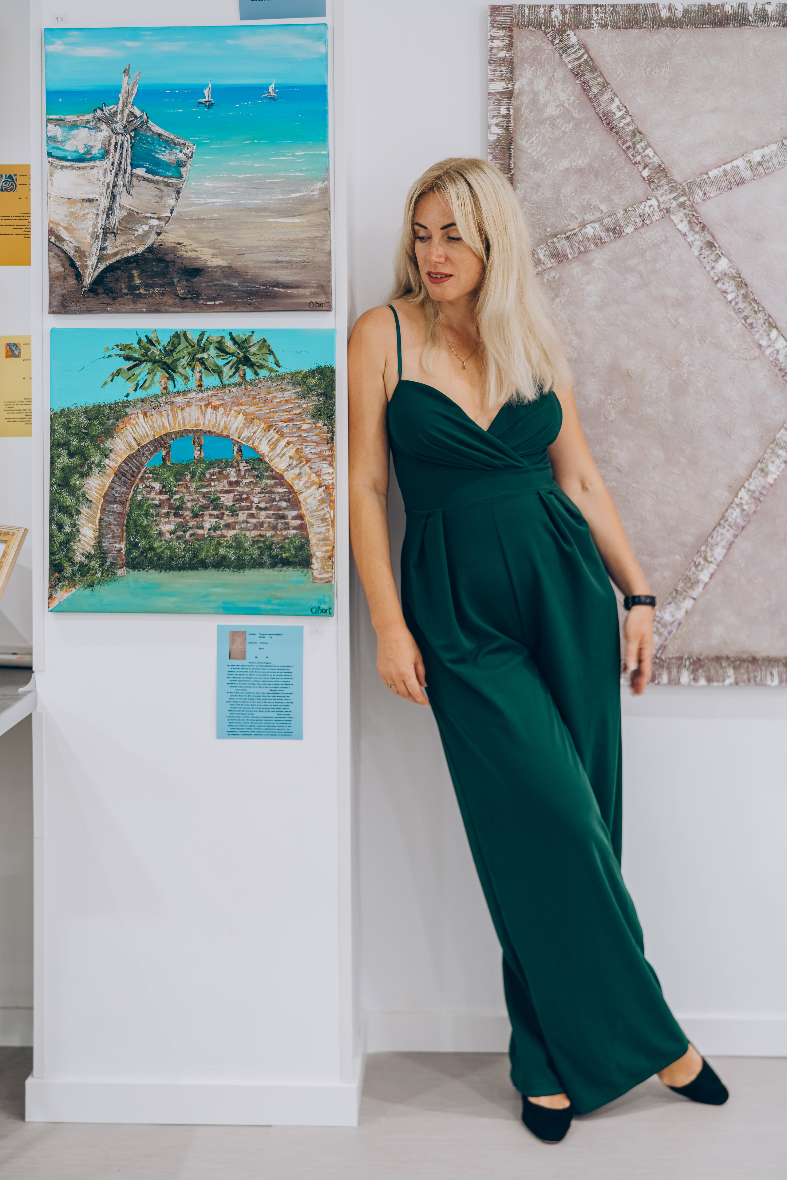 Reportage of the exhibition of paintings. Photographer in Mallorca