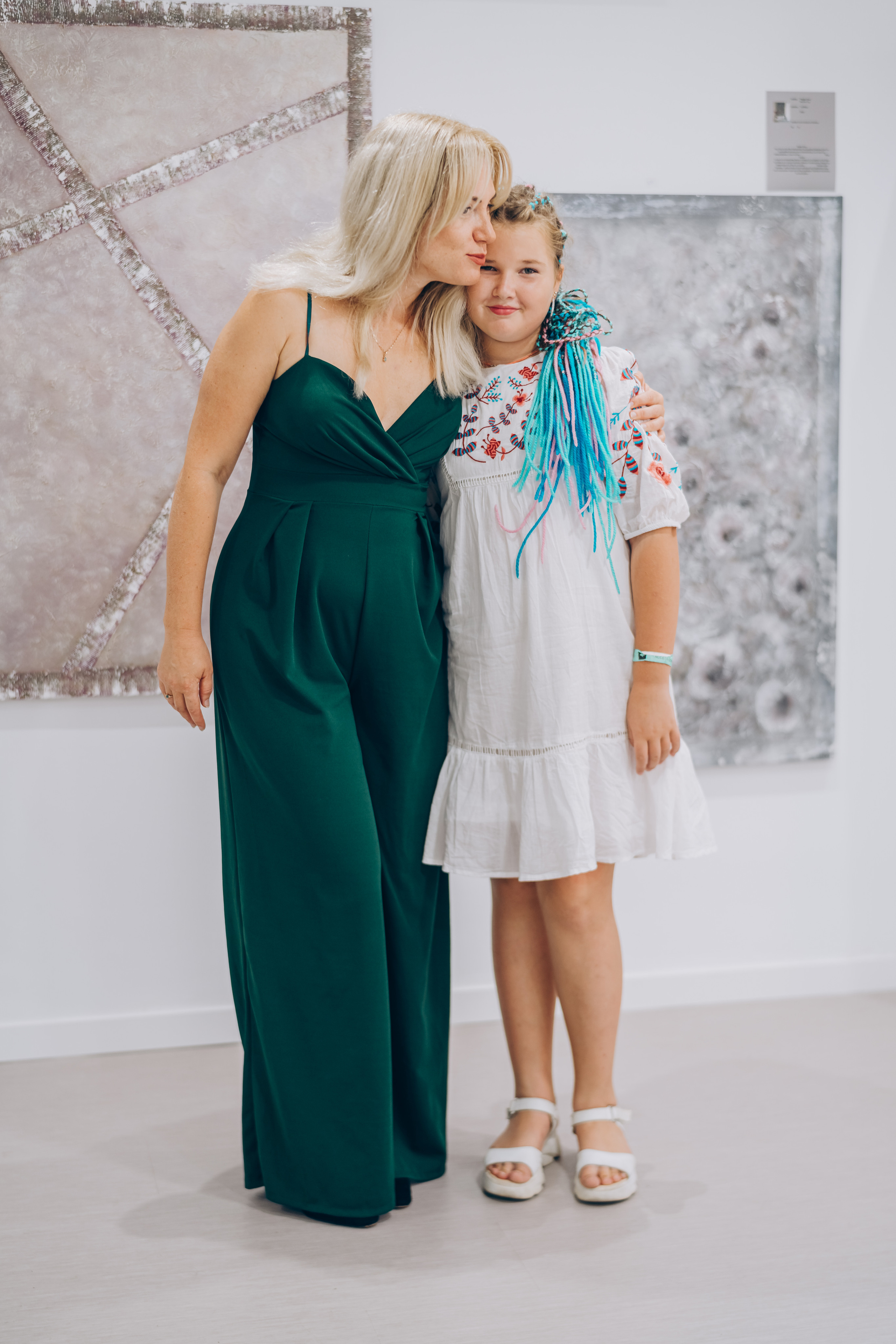 Reportage of the exhibition of paintings. Photographer in Mallorca