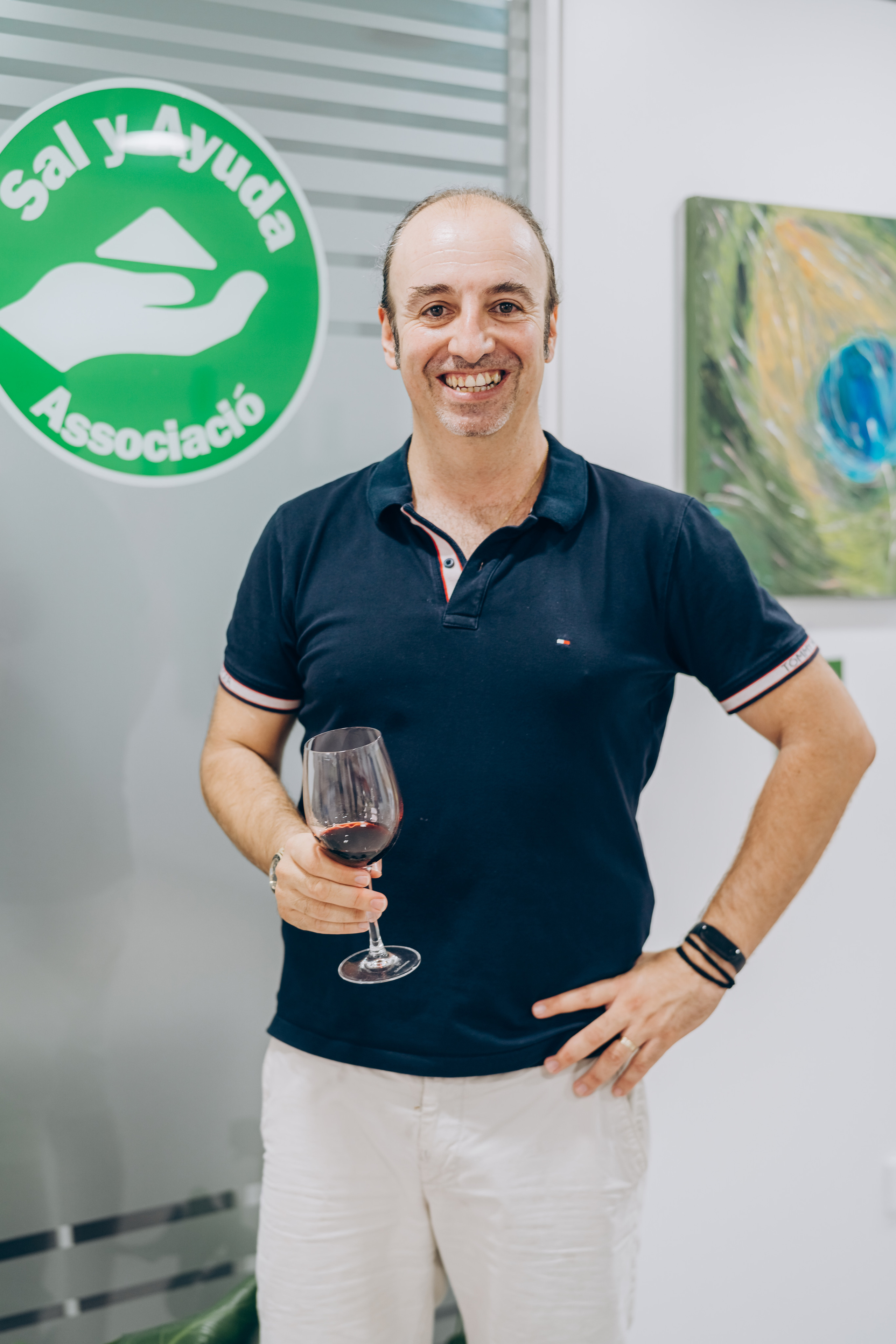 Reportage of the exhibition of paintings. Photographer in Mallorca