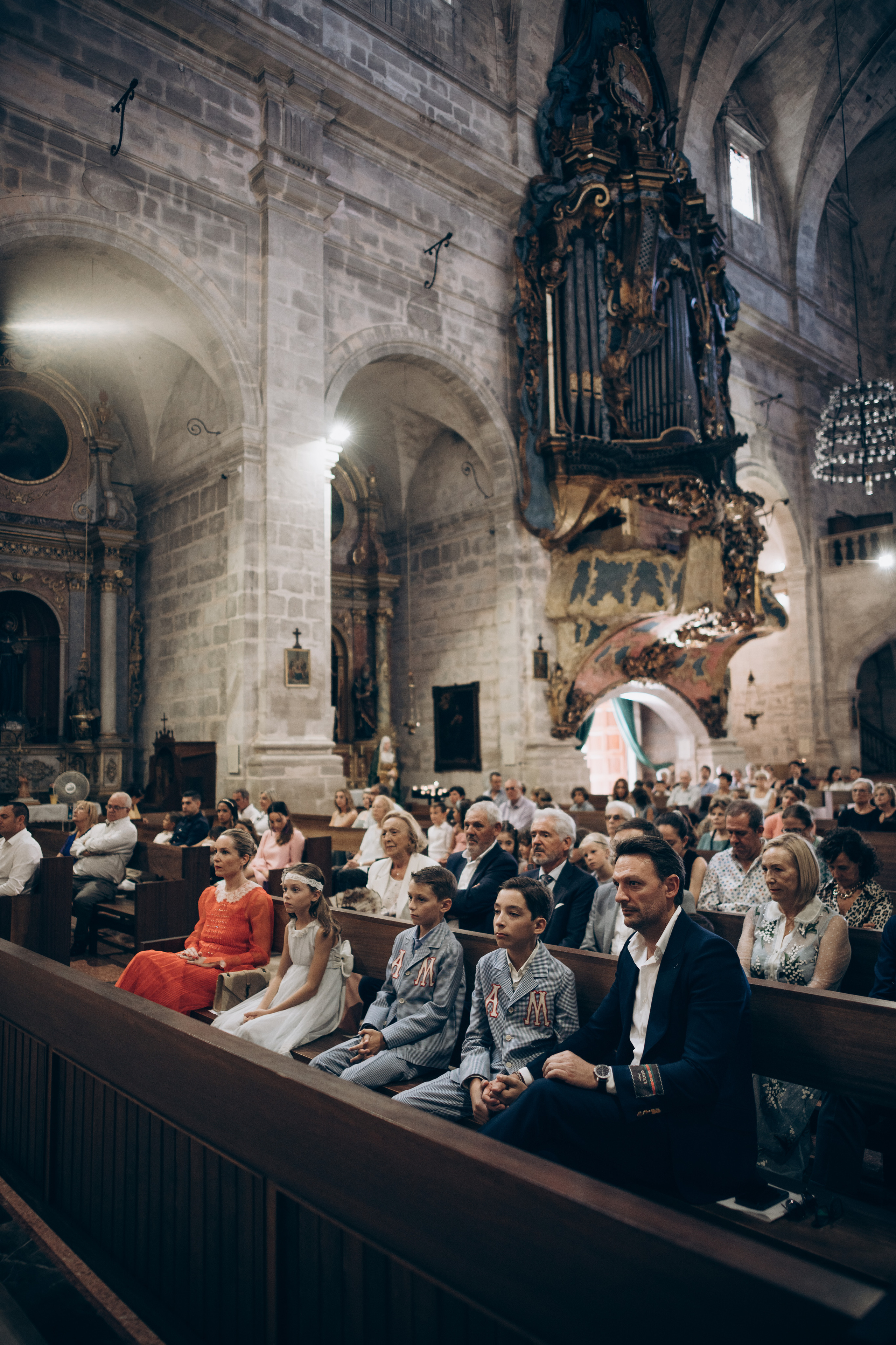 The sacrament is a family holiday. Фотограф у Пальма де Майорка