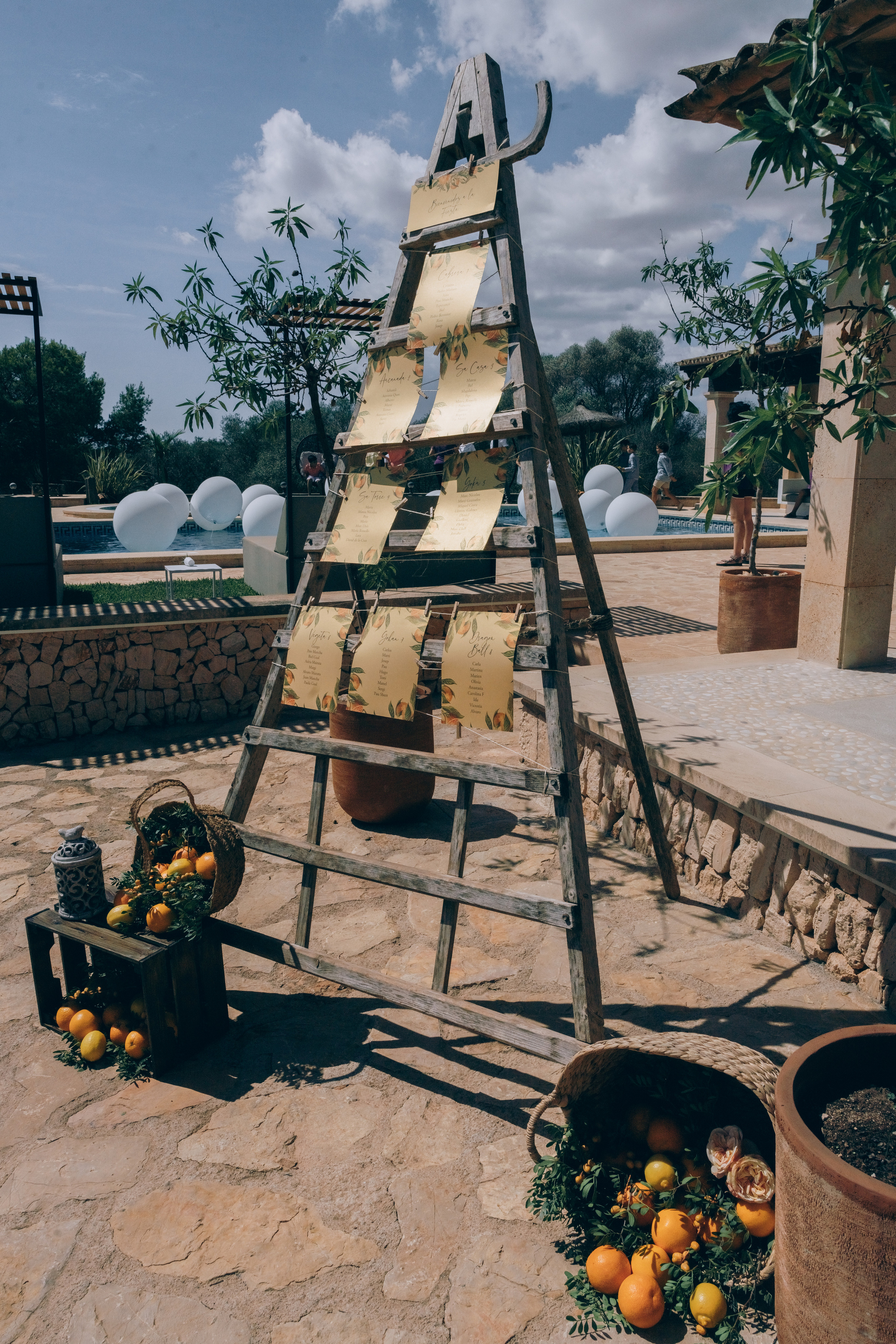 The sacrament is a family holiday. Фотограф у Пальма де Майорка