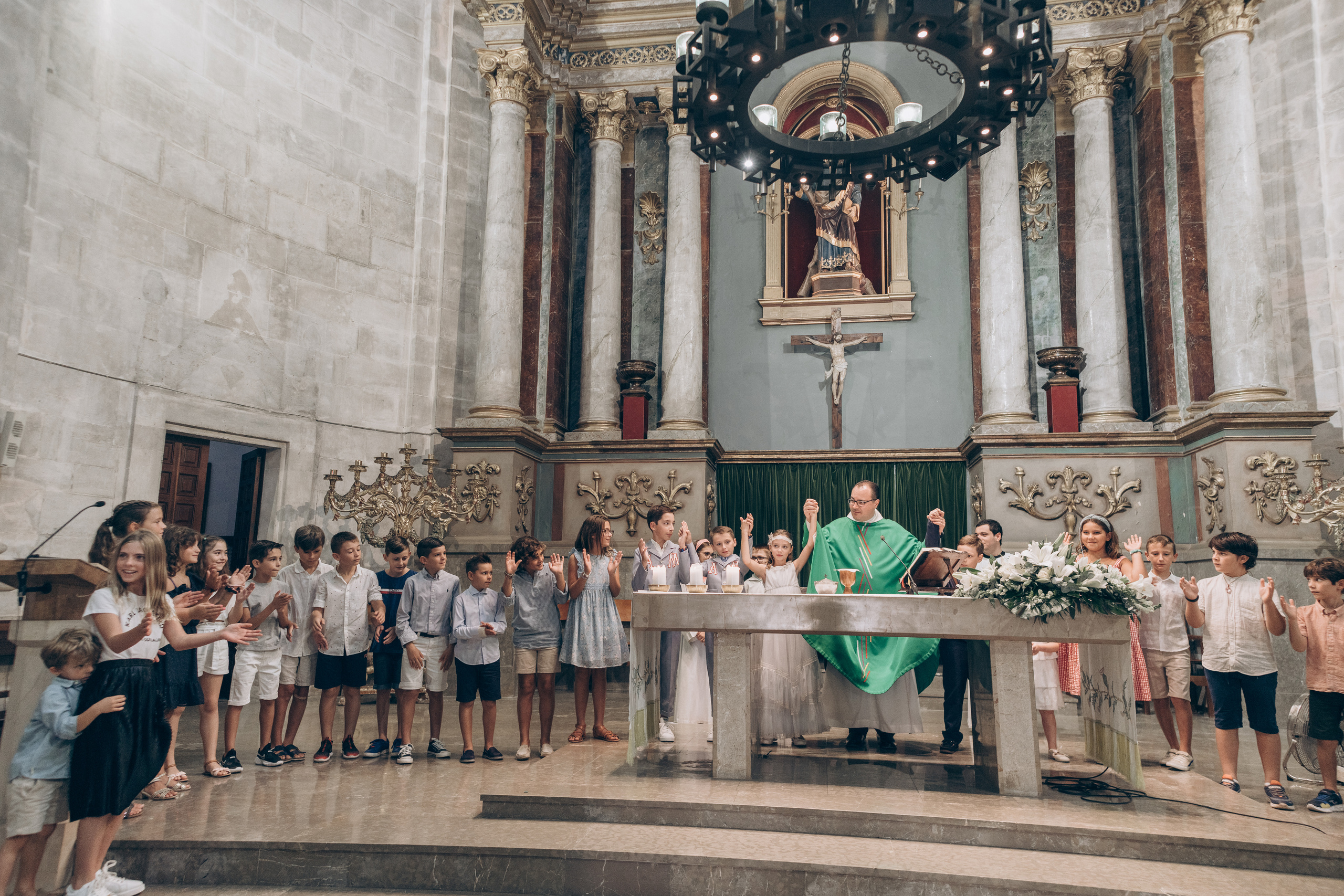 The sacrament is a family holiday. Фотограф у Пальма де Майорка