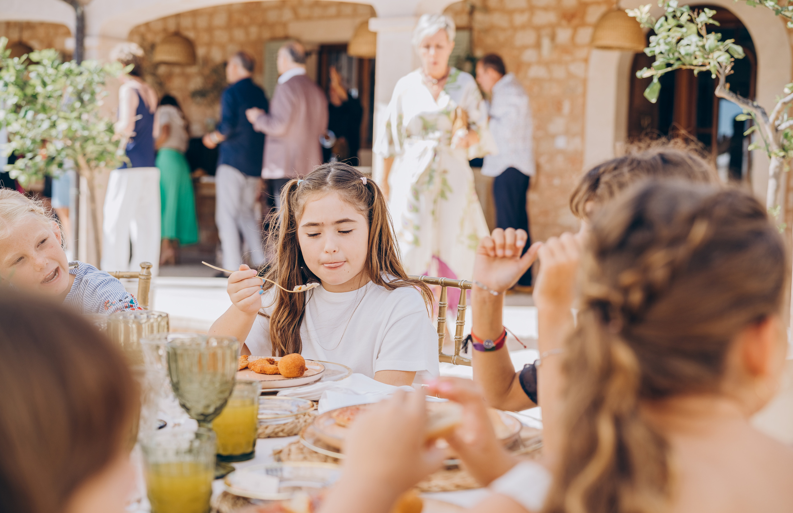 The sacrament is a family holiday. Фотограф у Пальма де Майорка