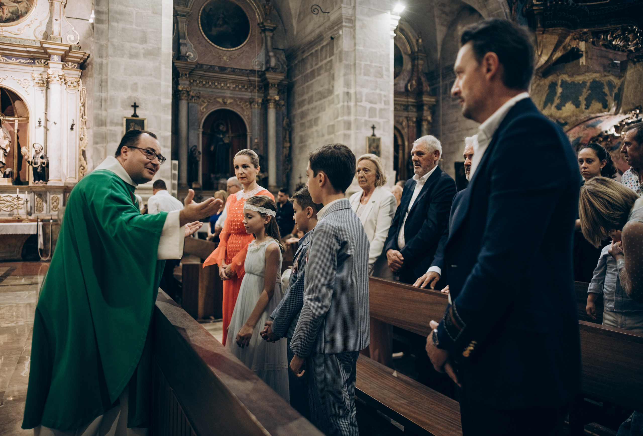 The sacrament is a family holiday. Фотограф у Пальма де Майорка