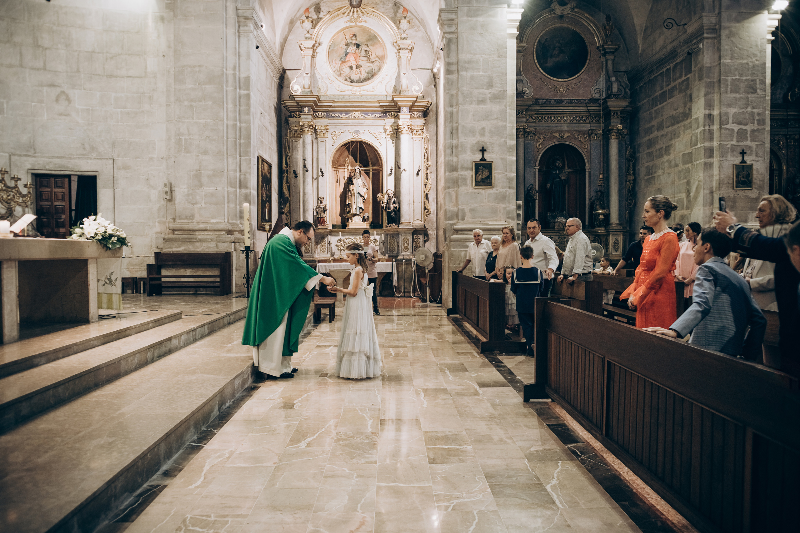 The sacrament is a family holiday. Фотограф у Пальма де Майорка