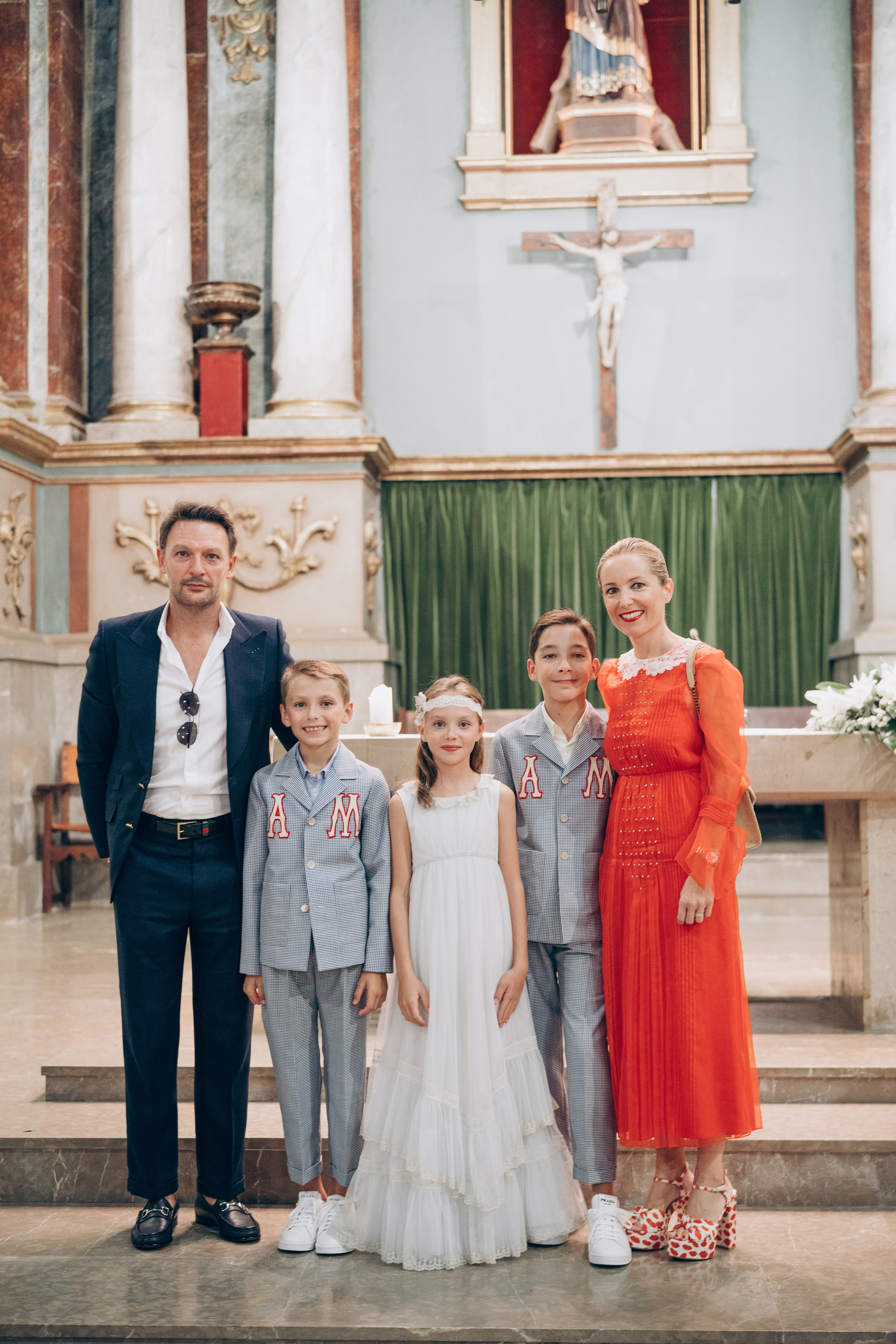 The sacrament is a family holiday. Фотограф у Пальма де Майорка