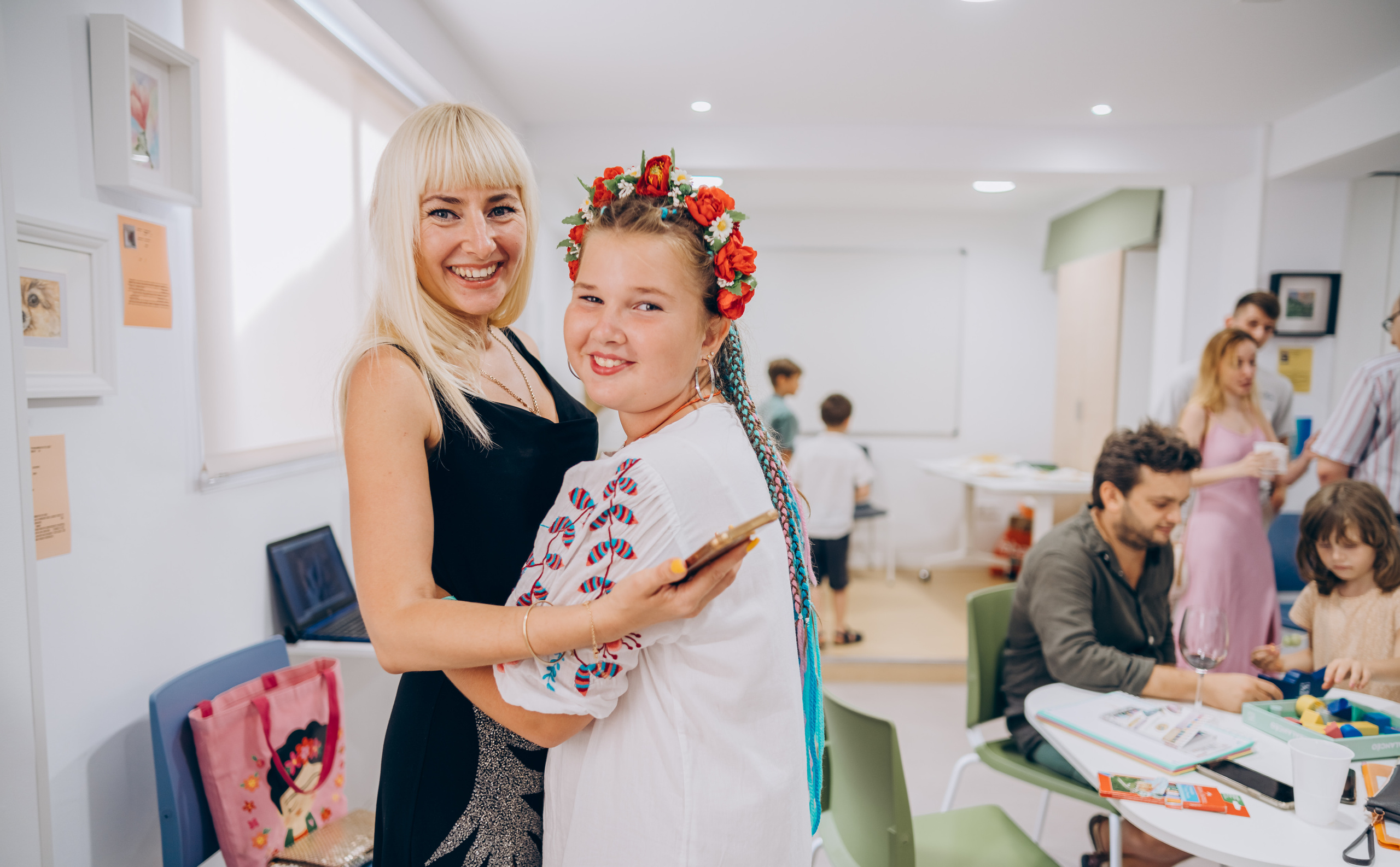 Reportage of the exhibition of paintings. Photographer in Mallorca