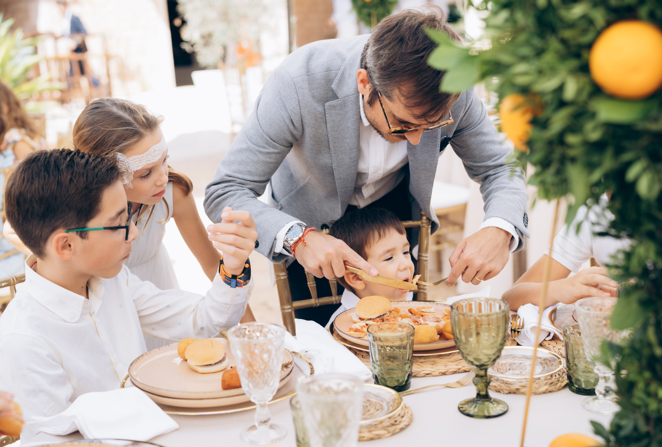 The sacrament is a family holiday. Фотограф у Пальма де Майорка