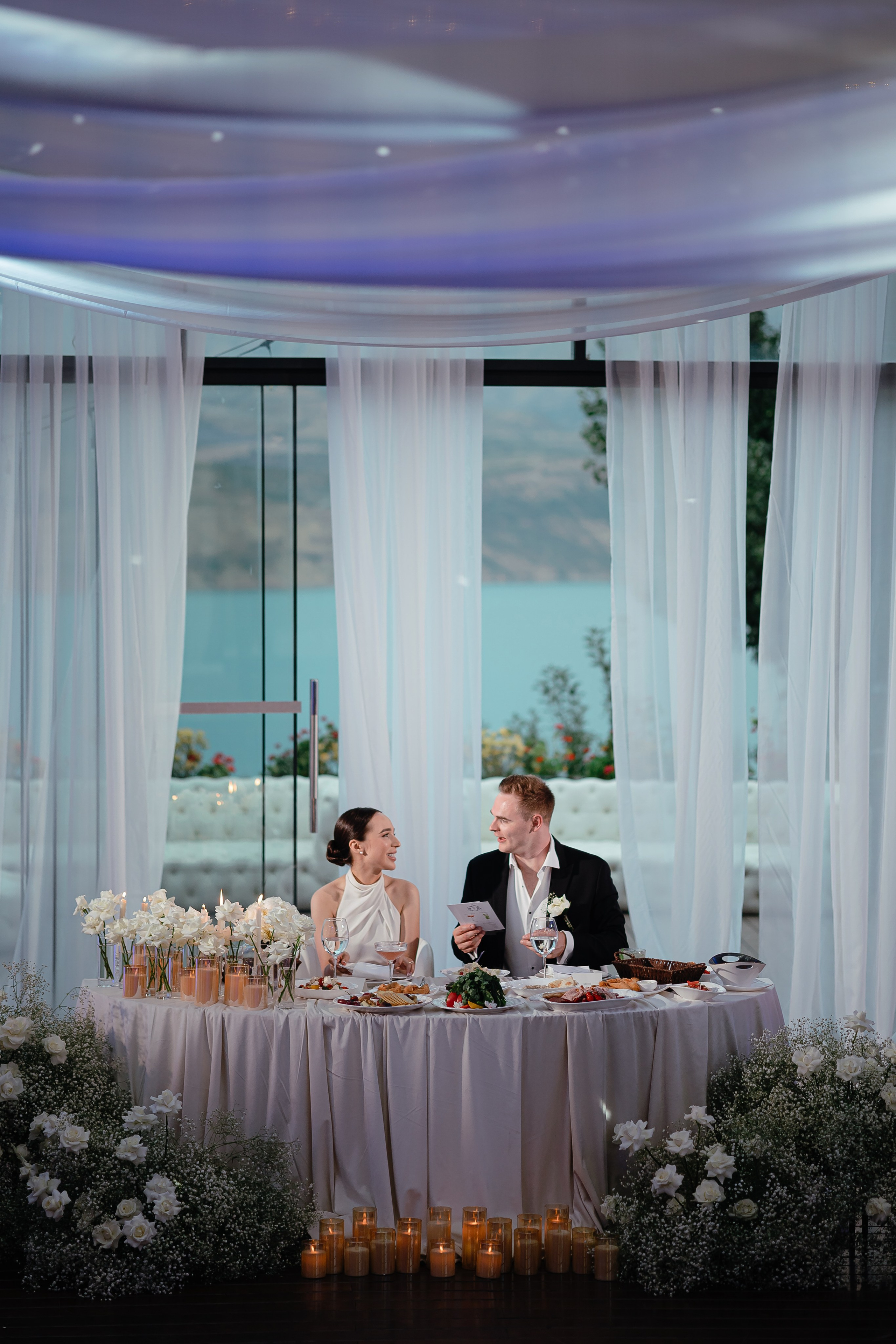 Thomas & Suyumbika. Главная