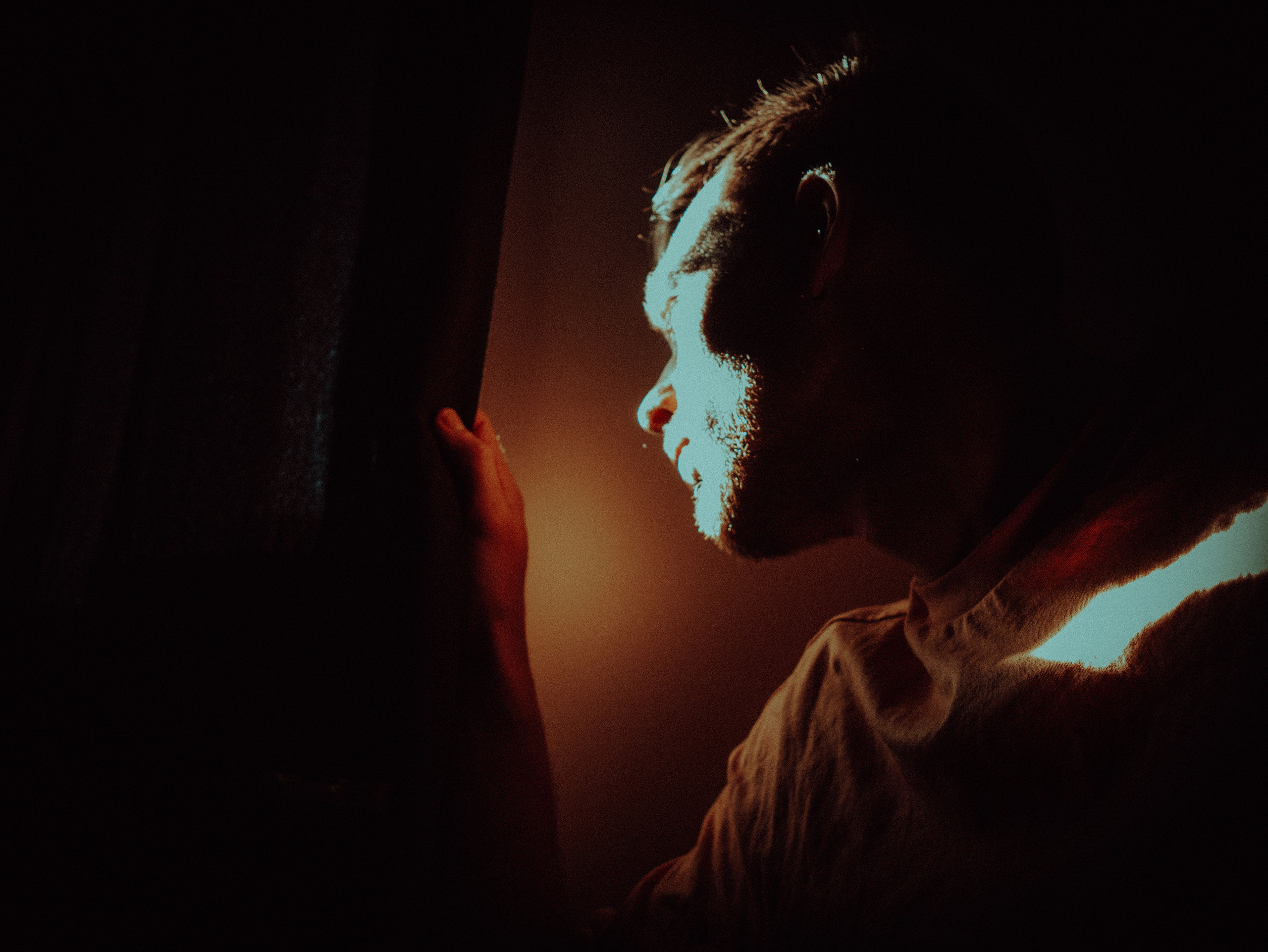 Look beyond the light, conceptual self-portrait Dimitri Ilkov