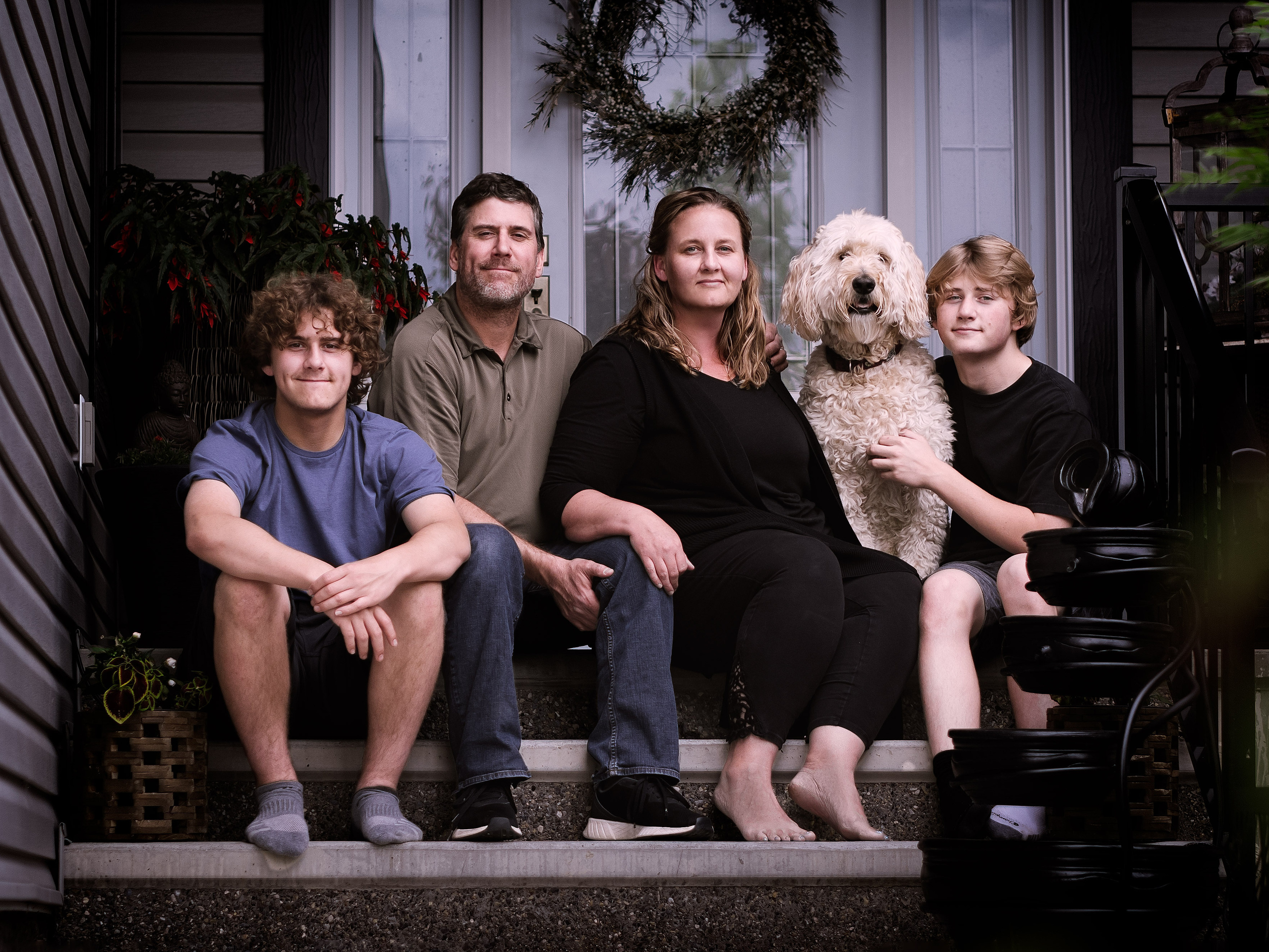 Simpson’s Family. Dimitri Ilkov Photography — Capturing Life’s Moments in Edmonton, Cana