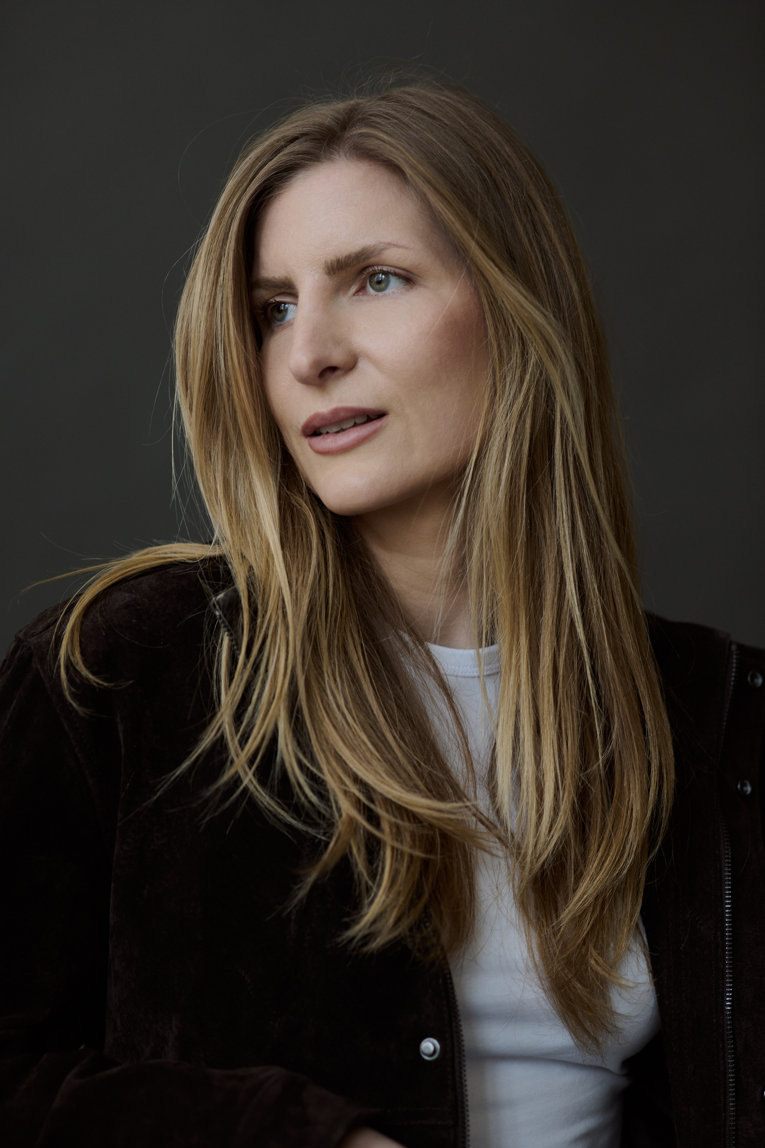 Portrait of Linda in Amsterdam. Portrait Photographer in Brussels & Amsterdam — Victoria Ushkanova