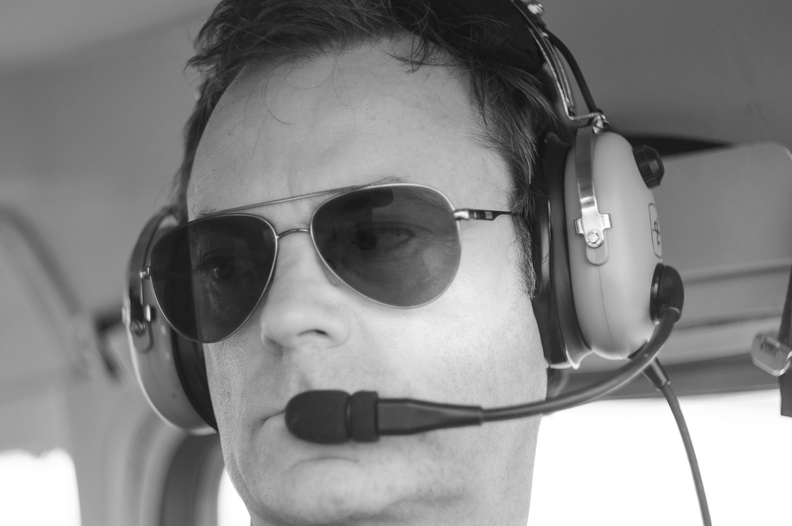 Een fotoshoot van een piloot en vliegtuigen. Éclat Fotos. Exclusieve portretfotografieservice