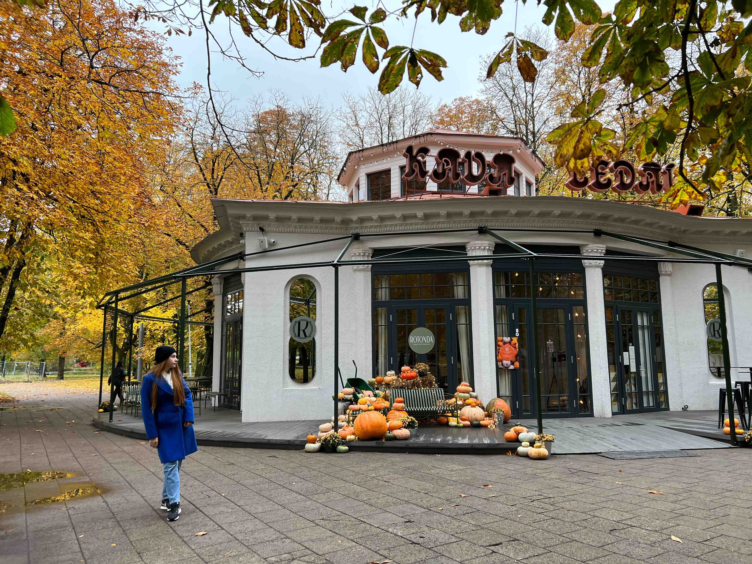 Best Autumn Photoshoot Locations in Vilnius: Top Spots to Capture the Fall Colors. Framed by Evelina | Destination Wedding Photographer from Lithuania | Europe