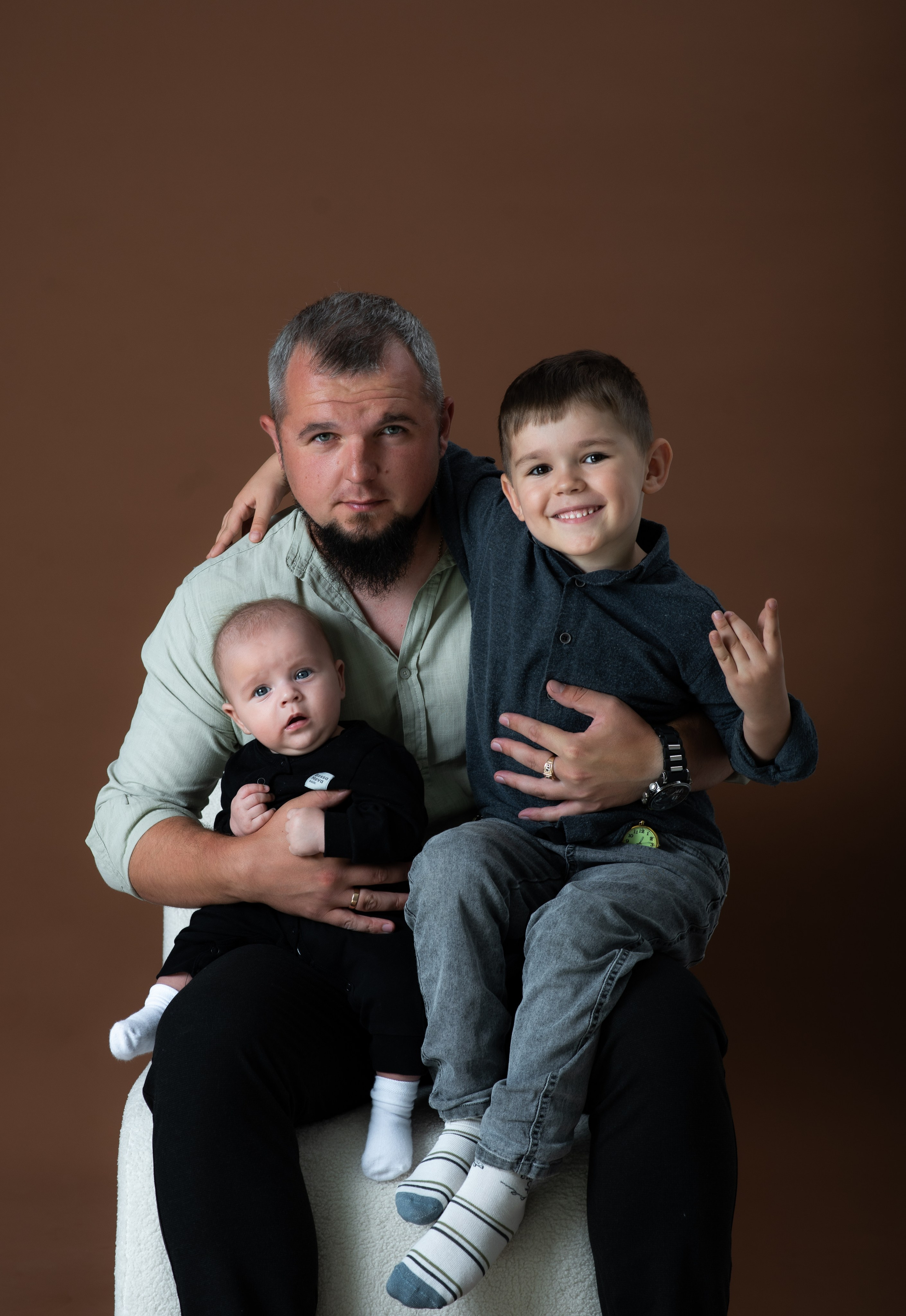 Живые эмоции, объятия, радость и искренние моменты Ваших поколений. Я — семейный фотограф в Анталии, создаю тёплые и естественные фотографии для Вашей семьи