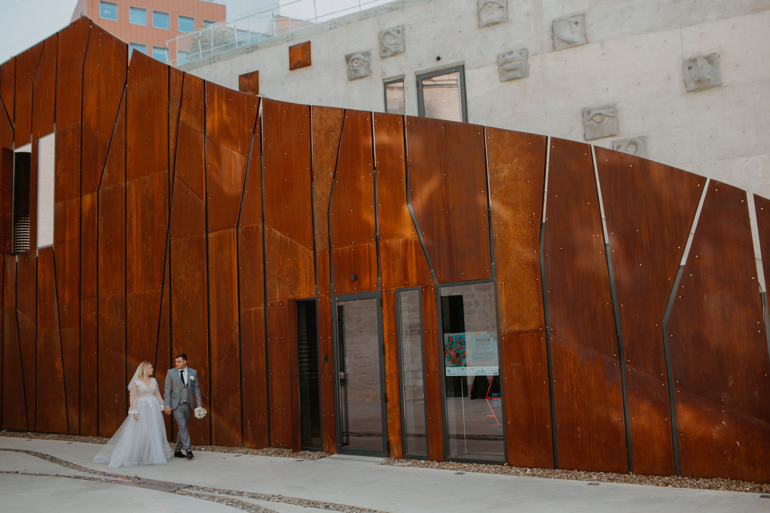 V & C. Crudueugen.com