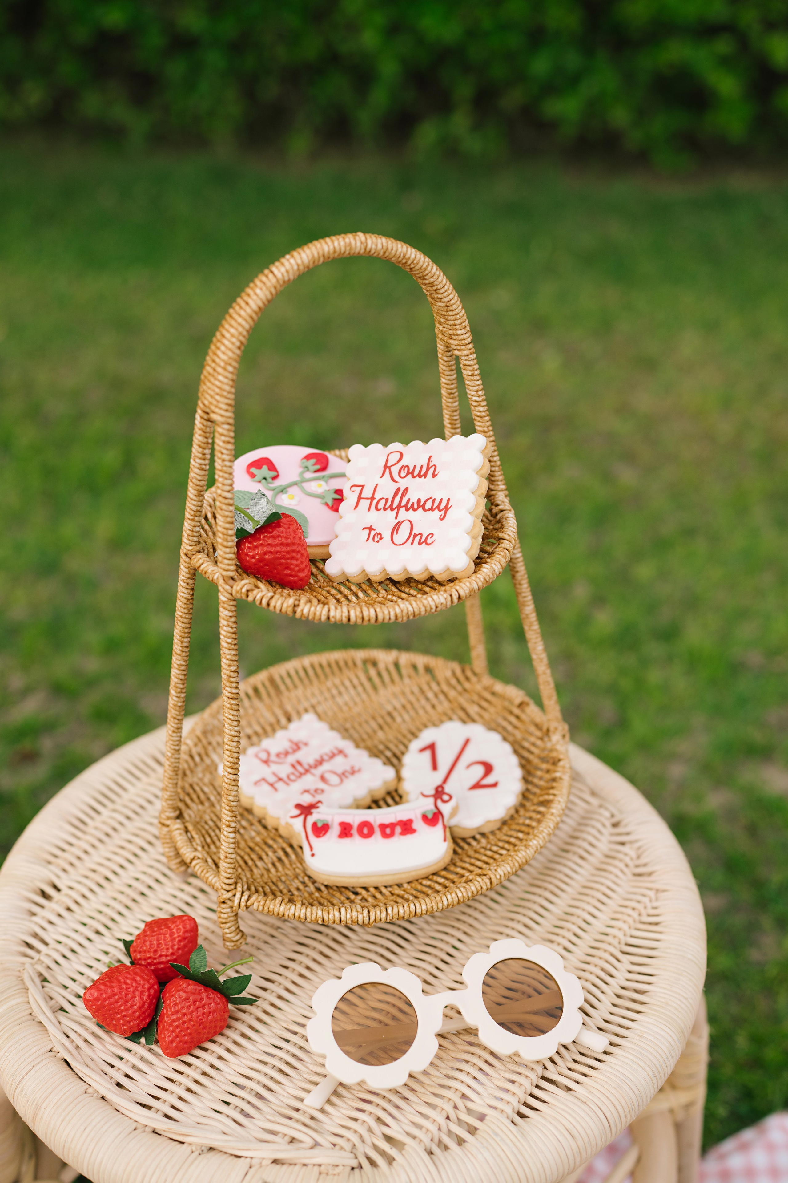 SITTER PHOTOGRAPHY. Newborn, Sitter and Cake Smash Photographer in Doha, Qatar