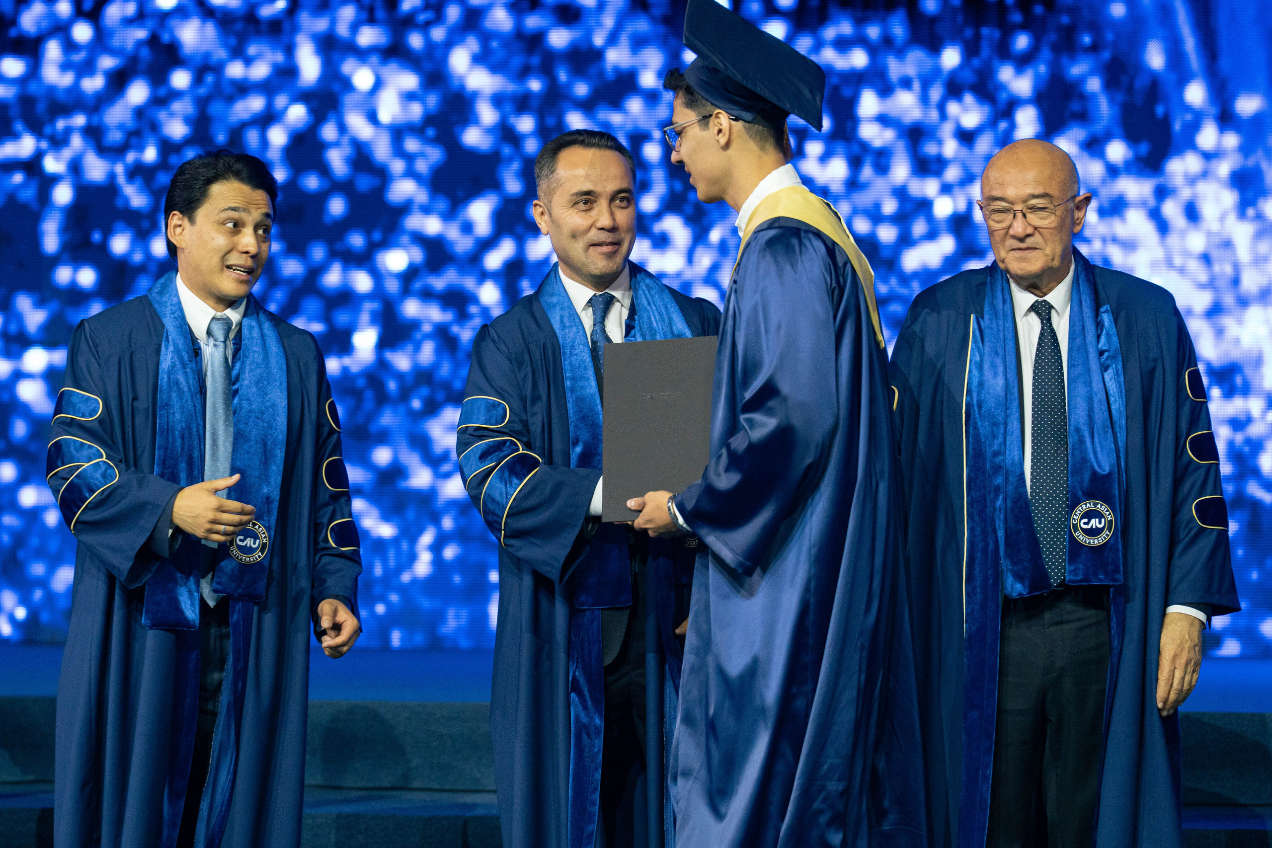 Как Central Asian University провёл одну из самых ярких выпускных церемоний. Георгий Намазов | Фотограф в Ташкенте