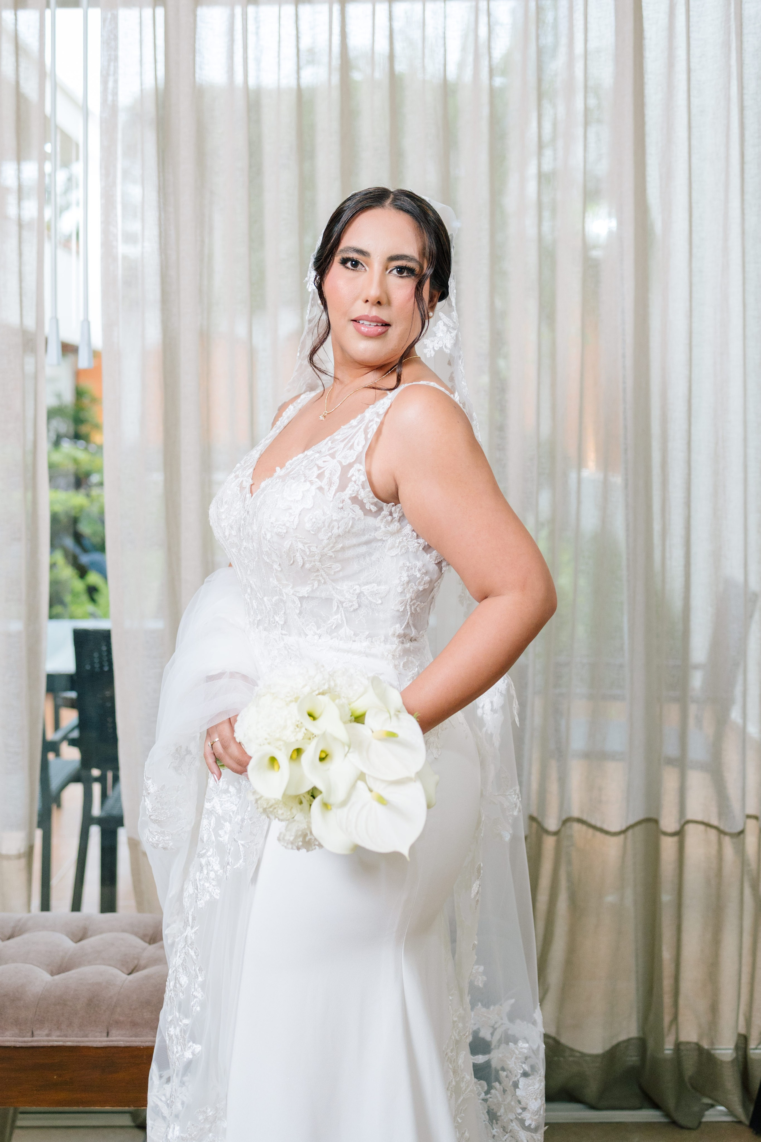 Alejandra y Salvador. Principal