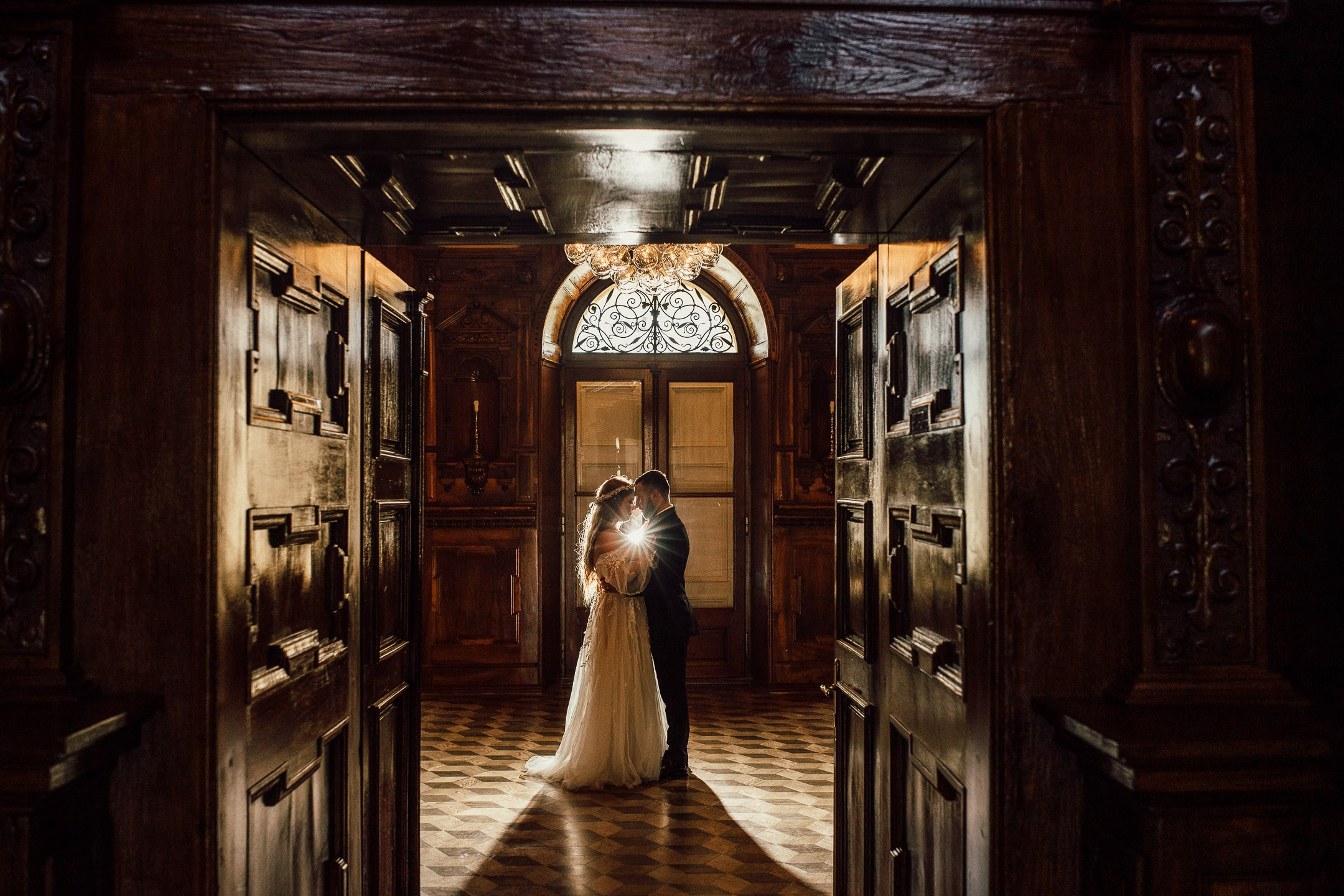 Sedinta Foto Trash The Dress Castelul Bánffy din Răscruci, Bonțida Cluj. Horatiu Fat: Fotograf si Videograf Profesionist Nunta Cluj-Napoca