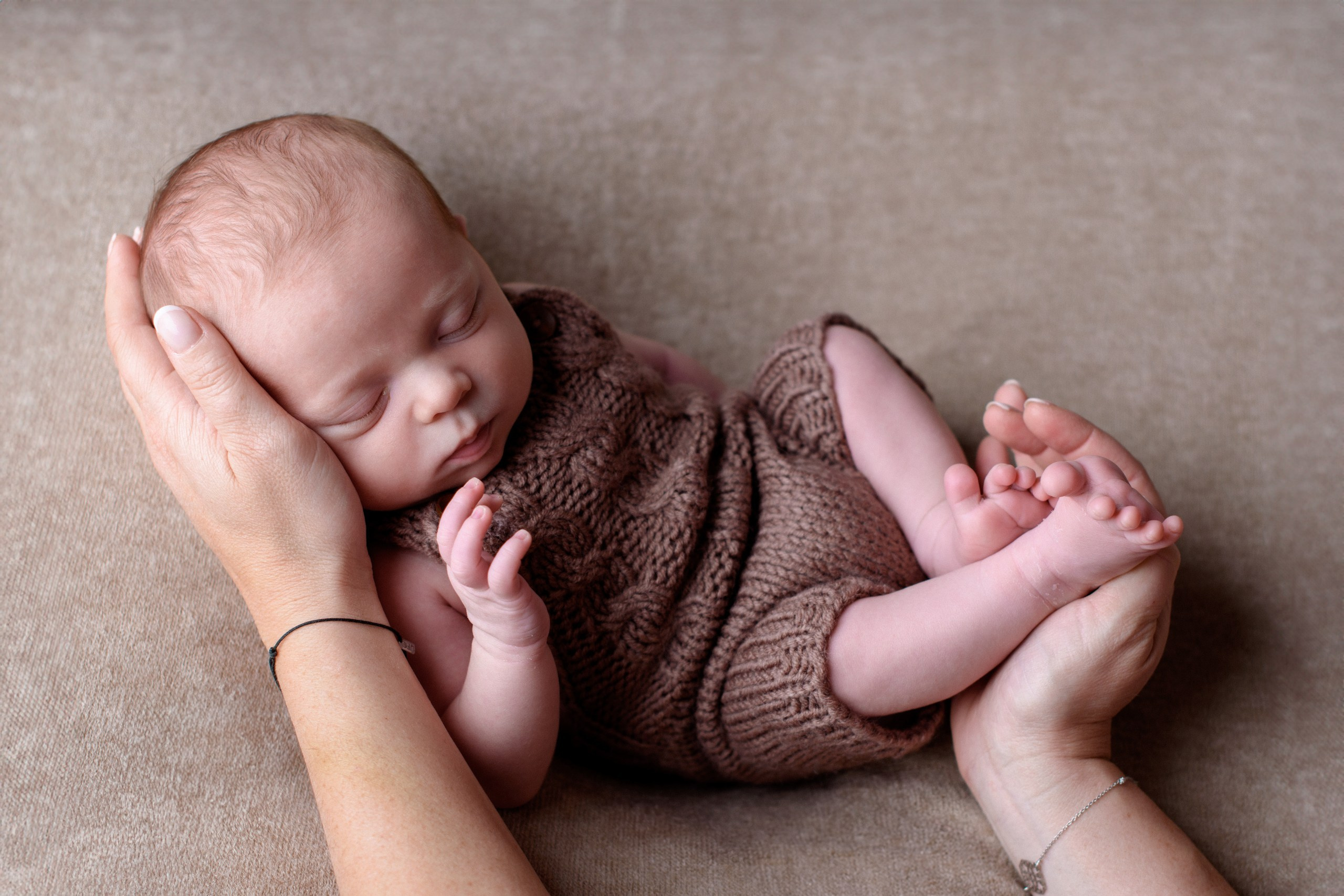 Nouveau-né. Photographe grossesse et nouveau-né a La Ciotat