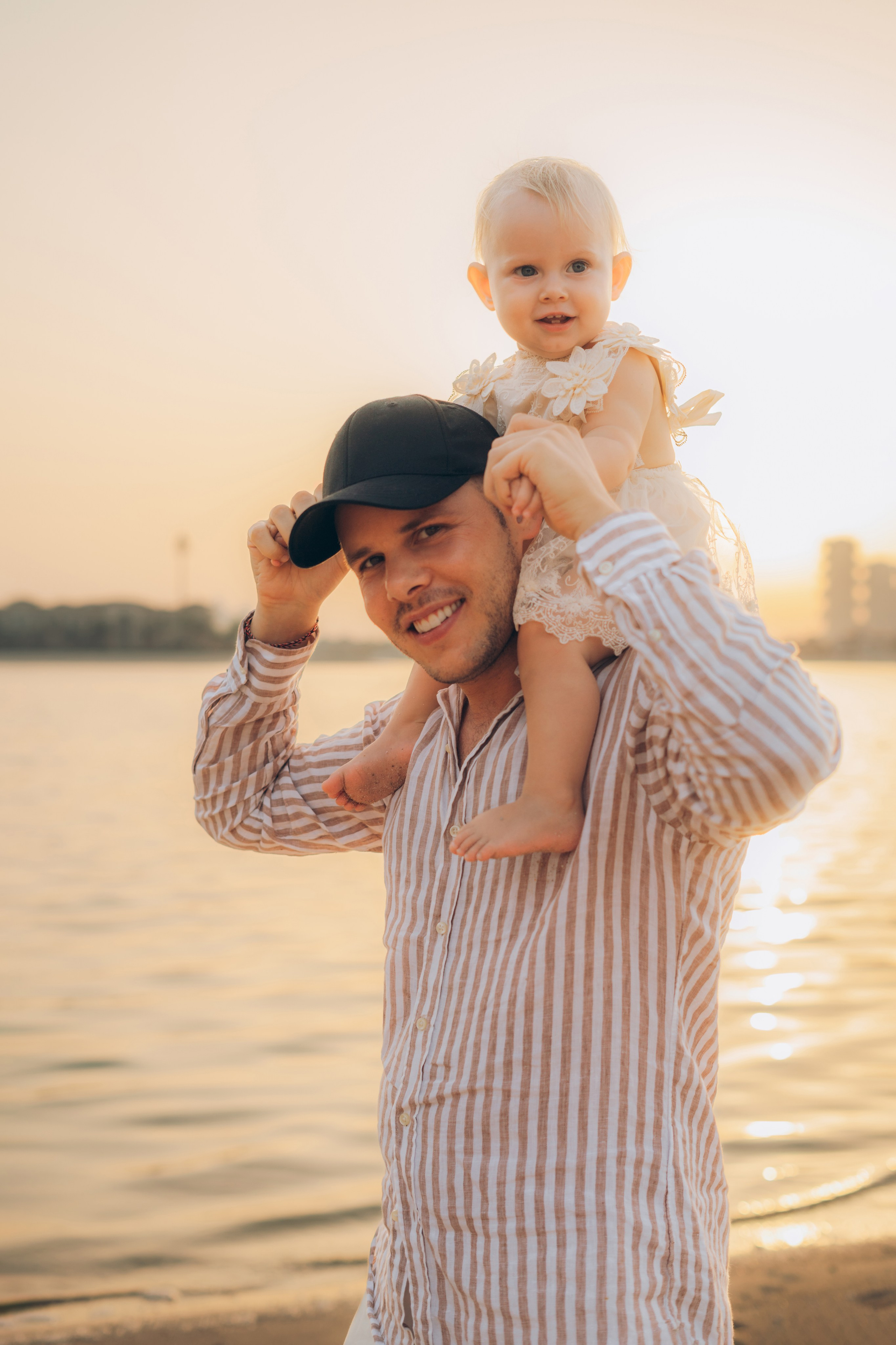 Beauty of the sunset on the beach. Angela Iakovleva — Family Photographer in Dubai