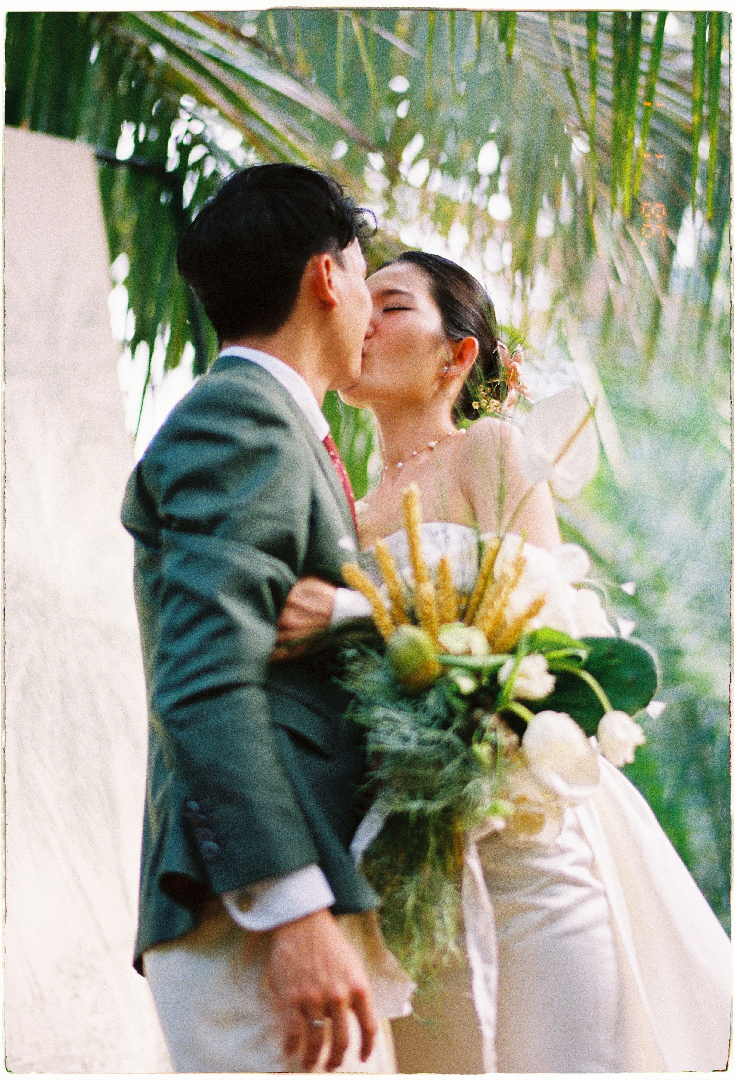 Khâm & Châu. Cam Images