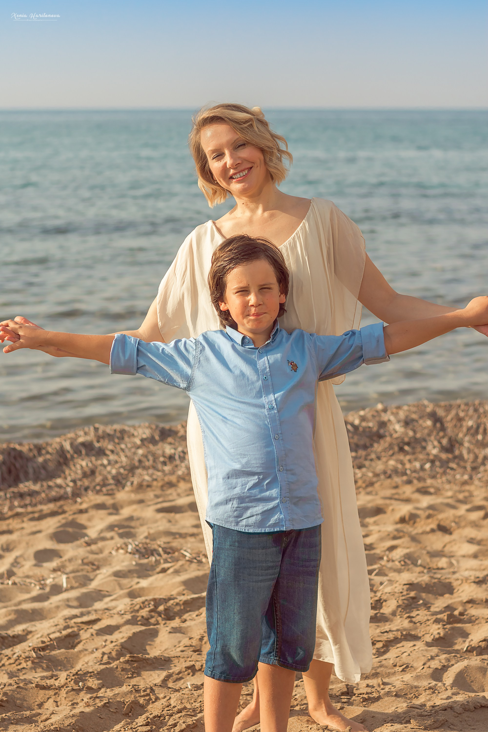 Family photography on the beach. Professional portrait photographer in Los Angeles | Axenia Haritonova