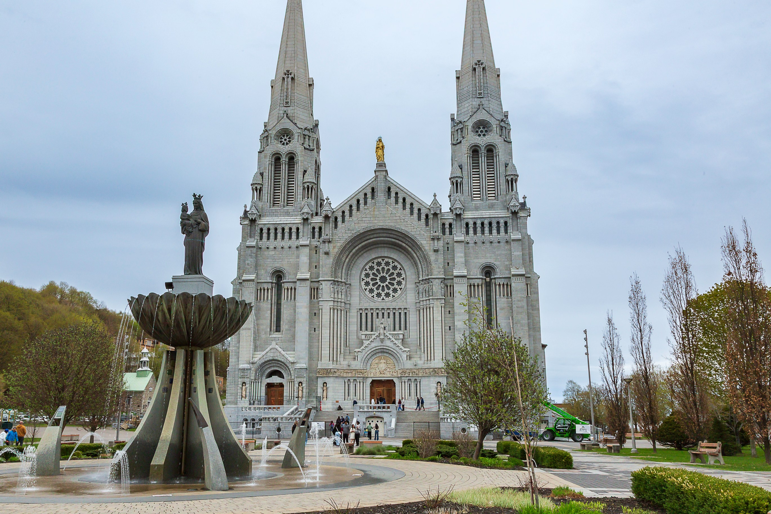 Sainte Anne de Beaupre et Quebec. Studioplaza8
