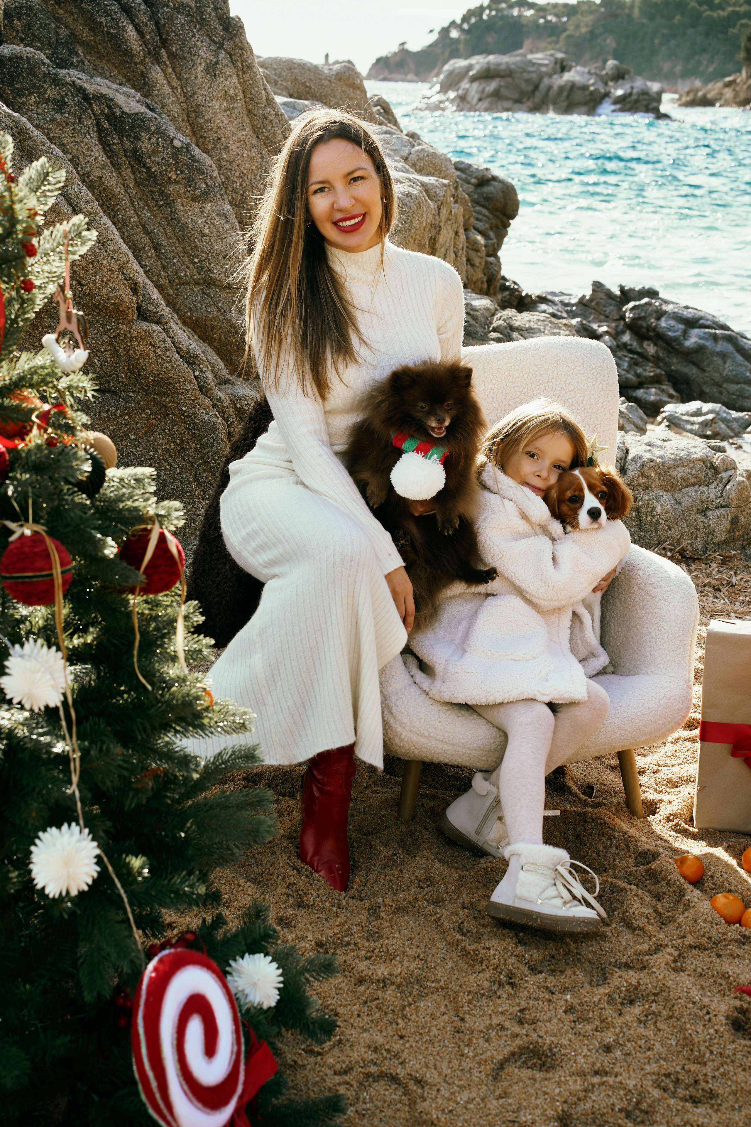 Елка на пляже. Веселая компания. Фотограф в Барселоне Жанна Захарченко