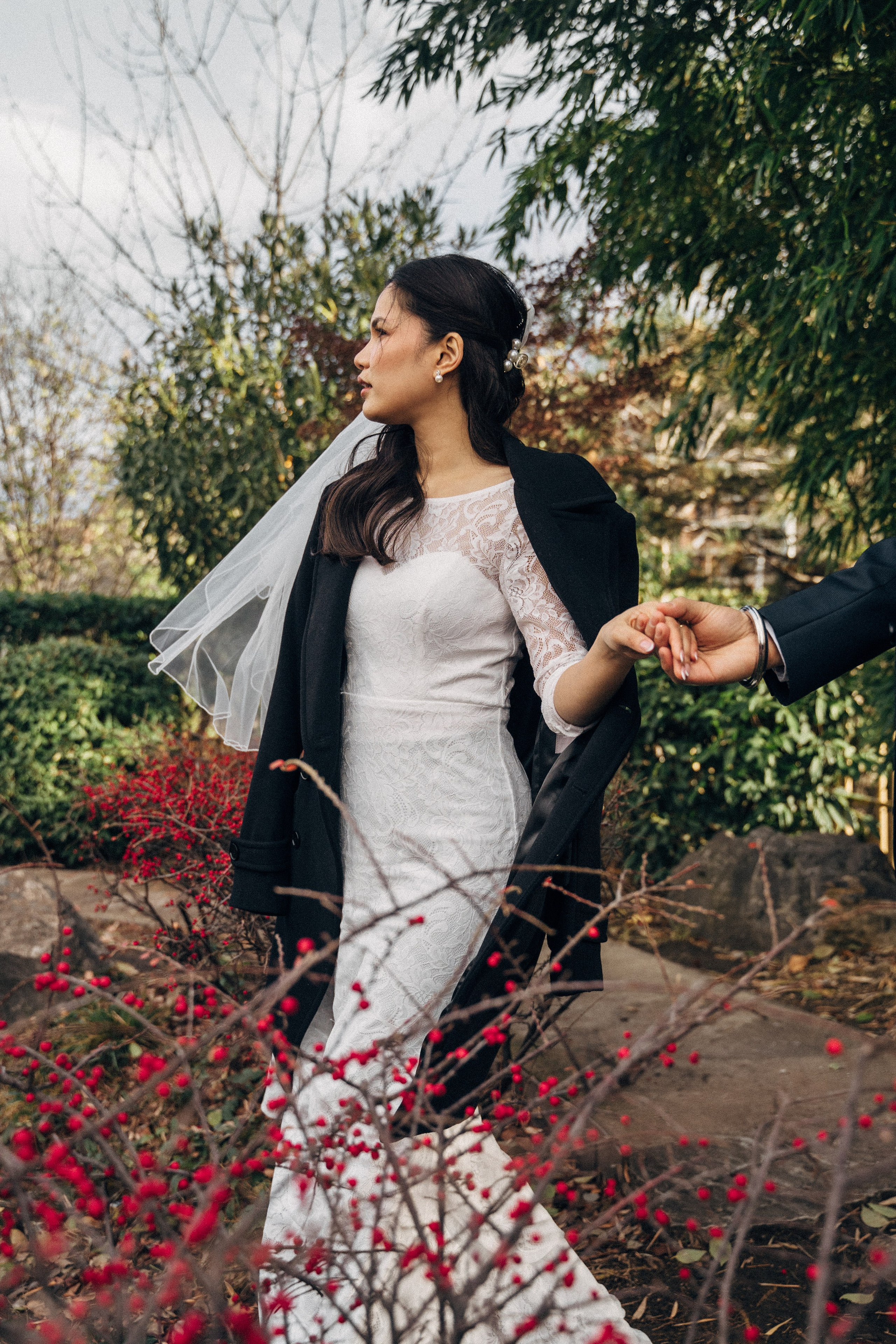Wedding photo shoot in the Tbilisi Botanical Garden in winter