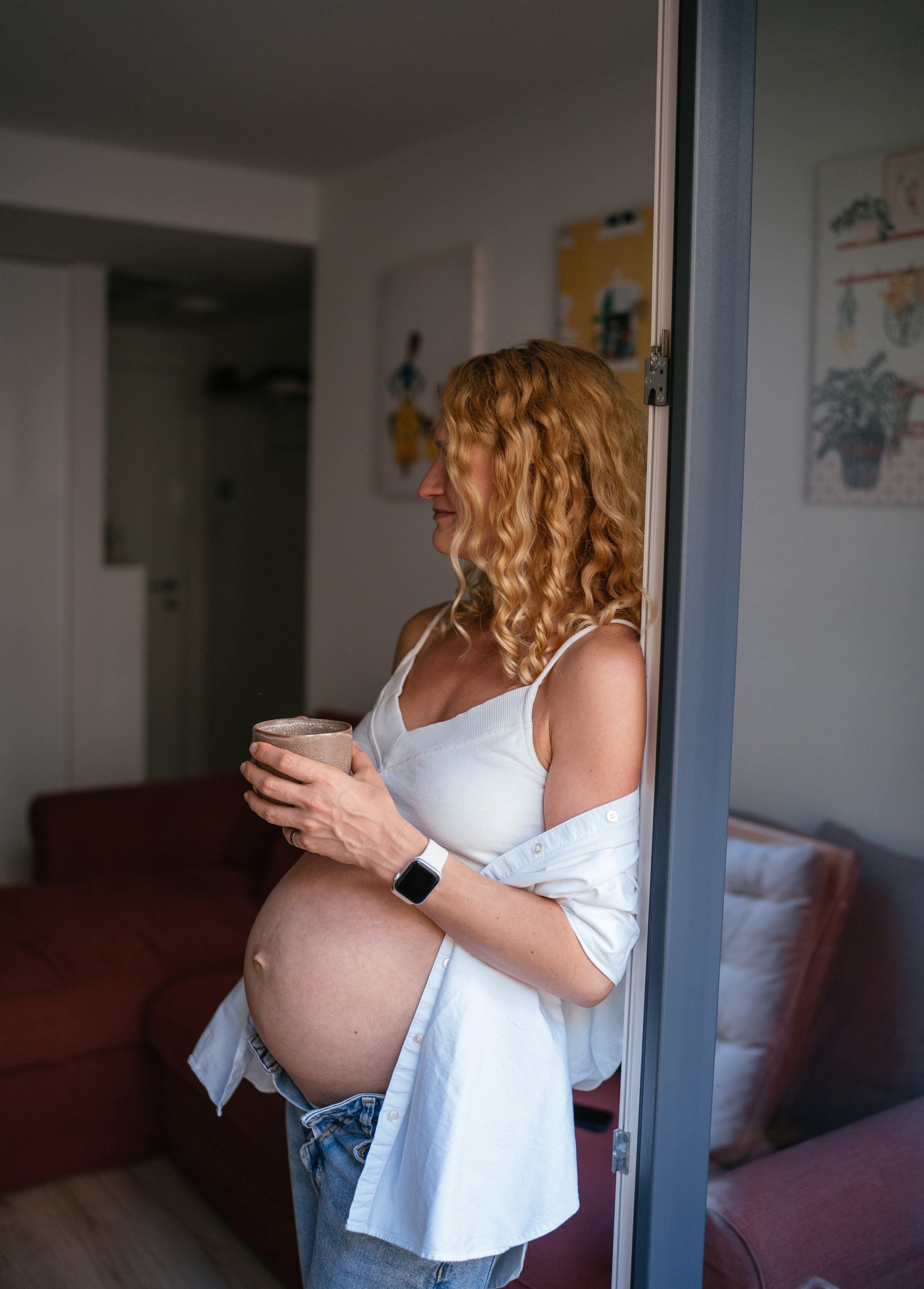 Candid pregnancy photoshoot in the park. Photographer in Madrid, Spain. Alyona Belyaninova