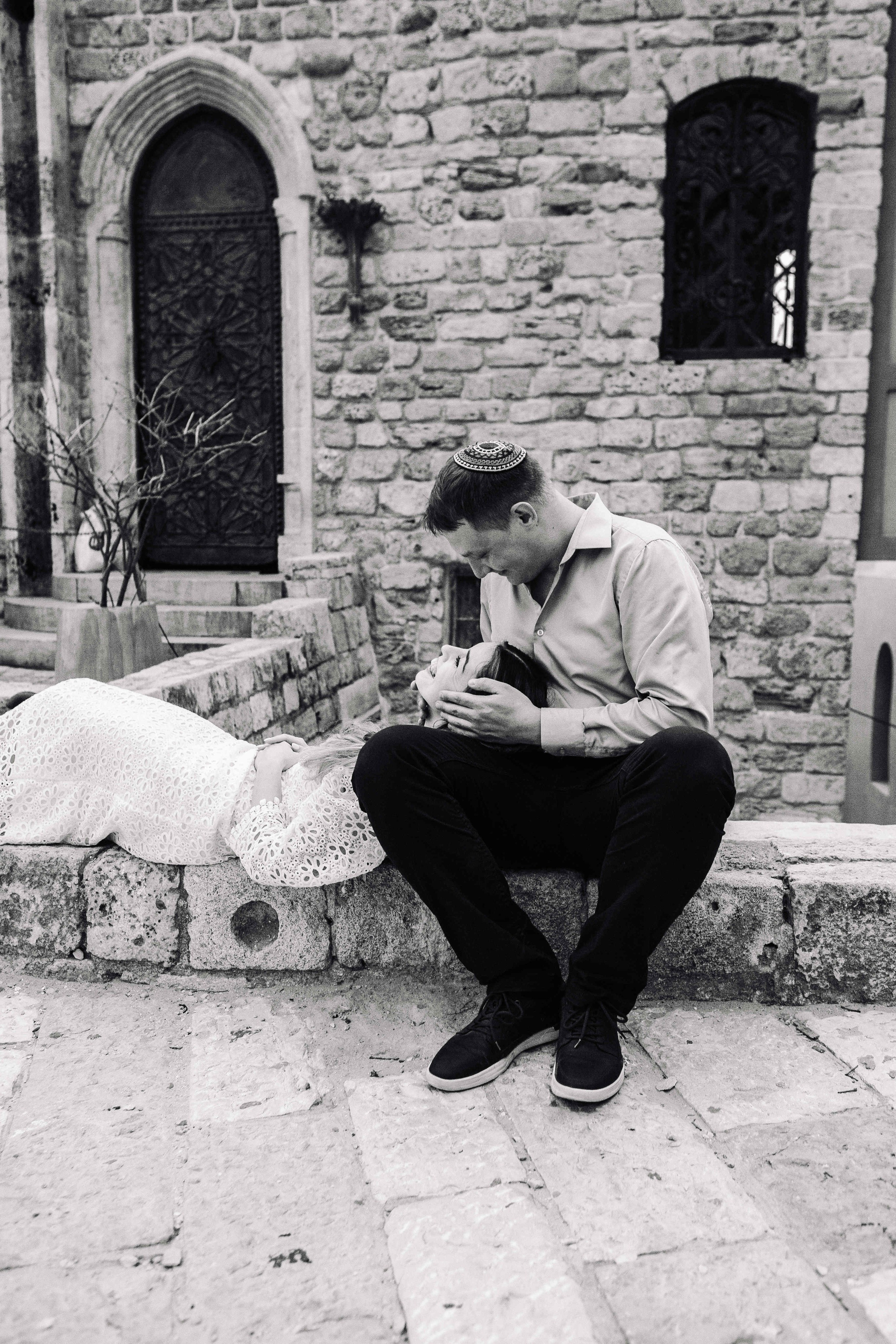 LOVERS IN JAFFO. PHOTOGRAPHER IN ISRAEL