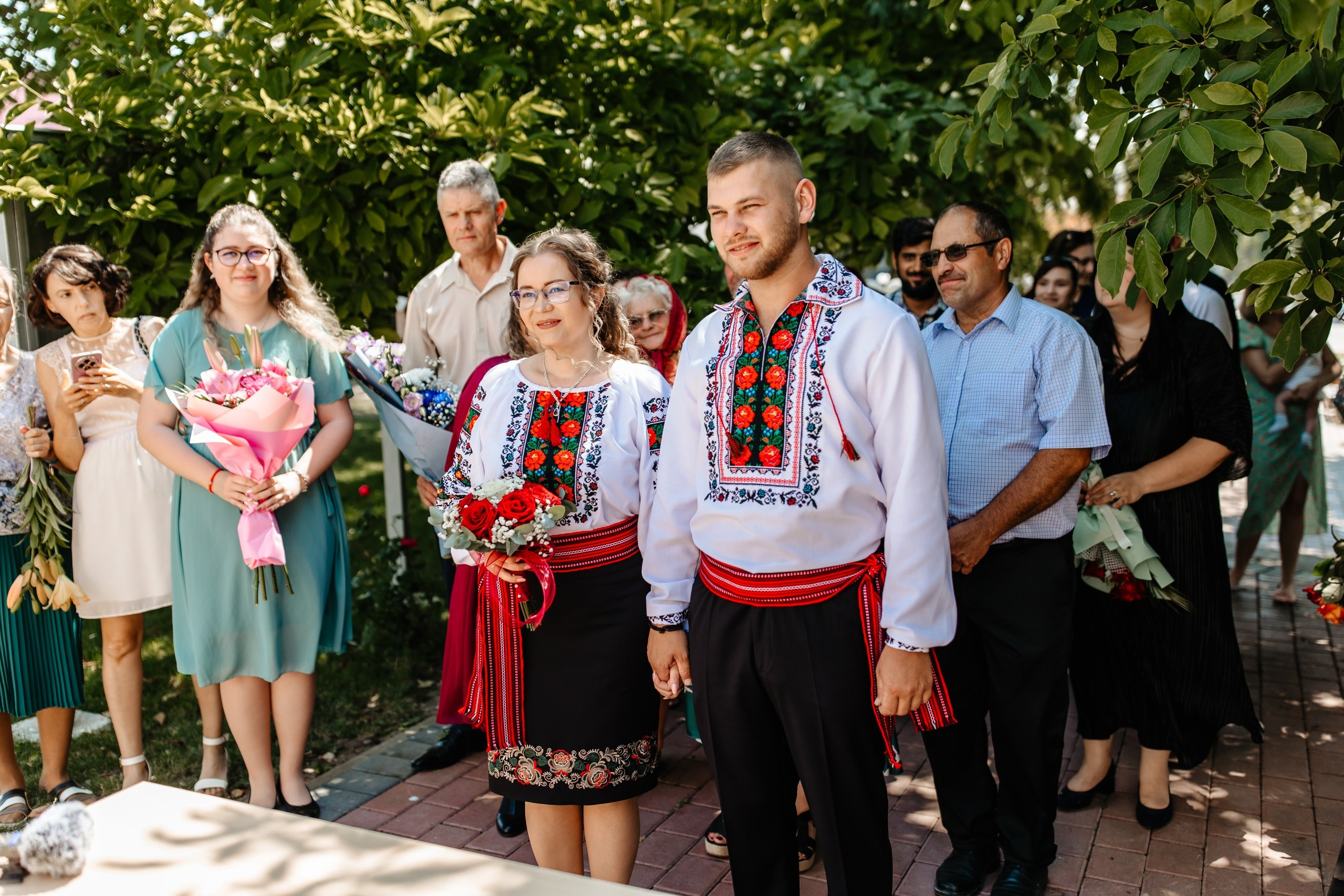 Fotograf stare civilă Siret – Andrei & Andreea în ie tradițională din Bucovina | AlinoFotoStudio
