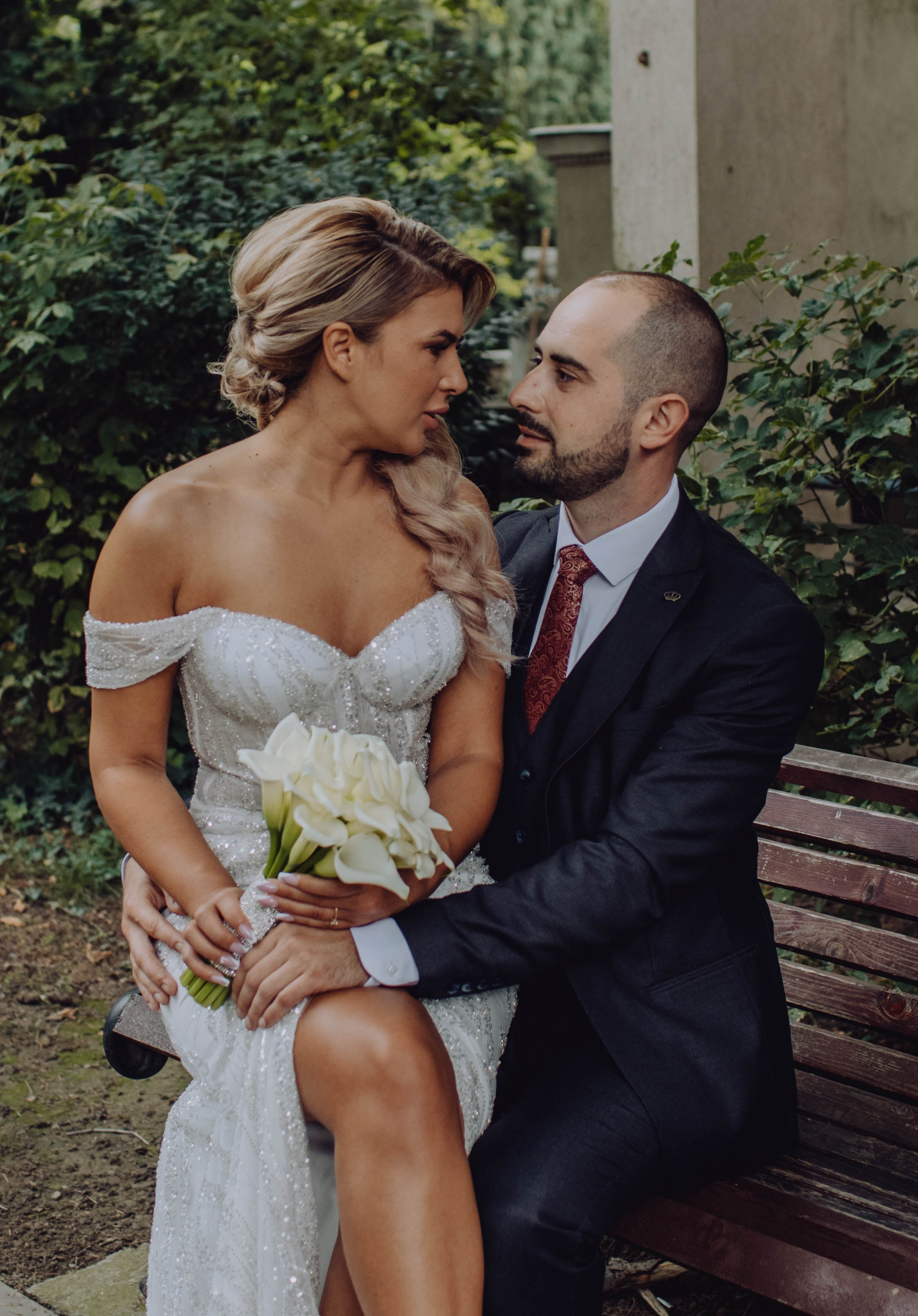 Liviu & Simona. Wedding & couple photographer from Romania Rut Vetan