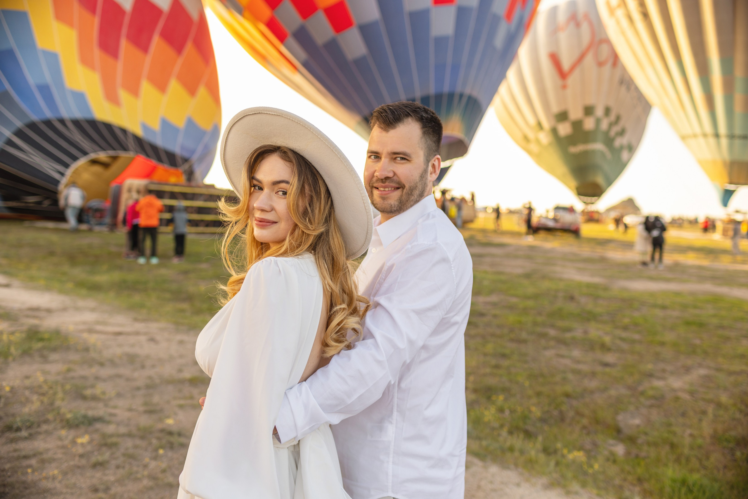 Elegant Wedding Photoshoot with a Flowing Dress and Balloons in Cappadocia. Julia Ganch I Fashion Wedding Photography I Cappadocia Turkey