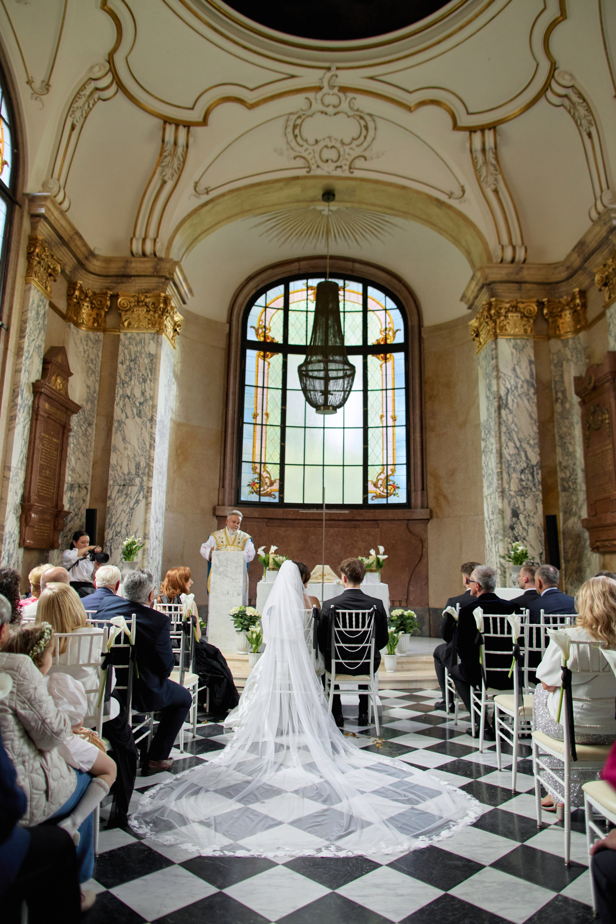 Wiktoria & Kacper. Pałac Goetz. Fotograf ślubny i rodzinny w Krakowie Yana Klymova