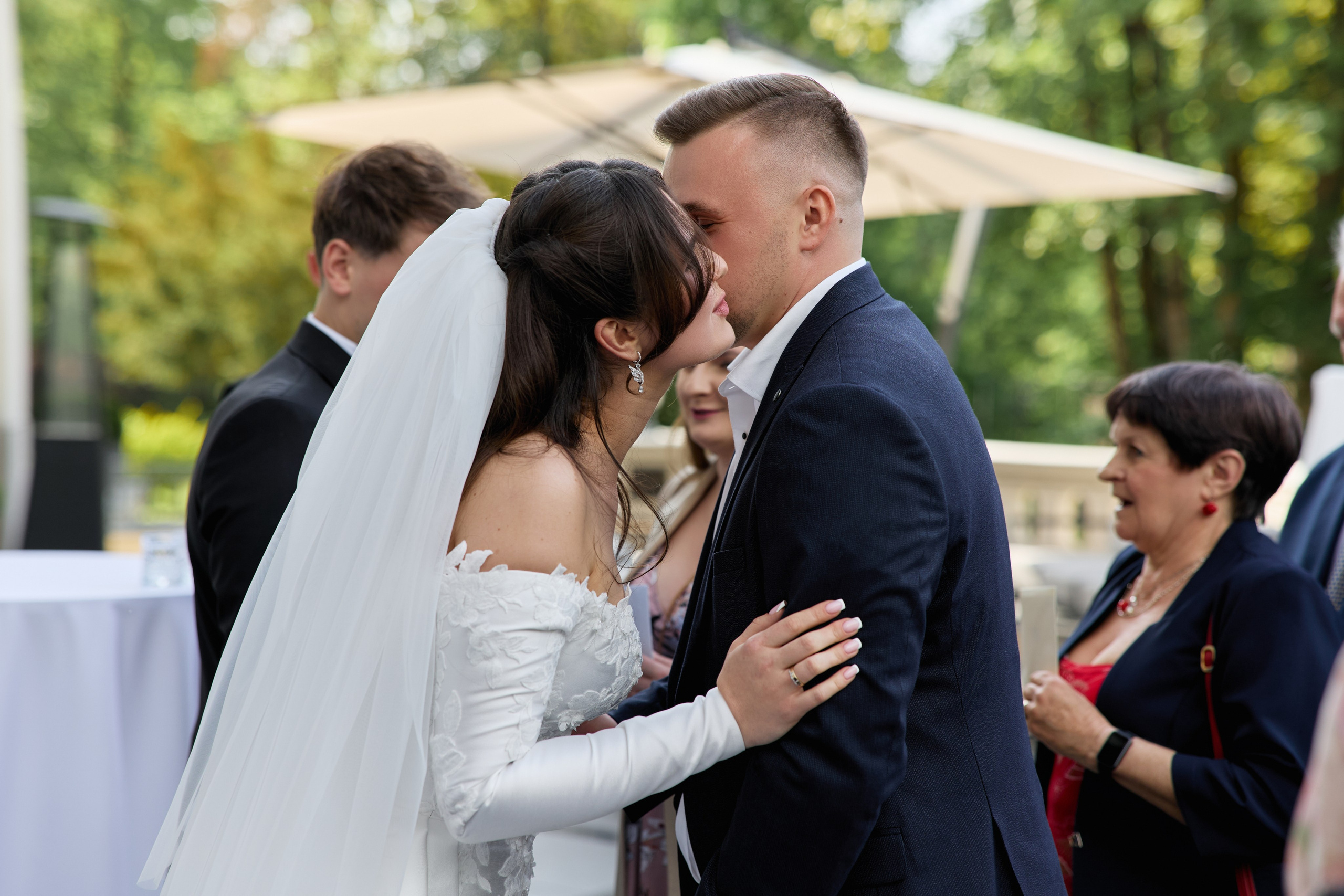 Wiktoria & Kacper. Pałac Goetz. Fotograf ślubny i rodzinny w Krakowie Yana Klymova
