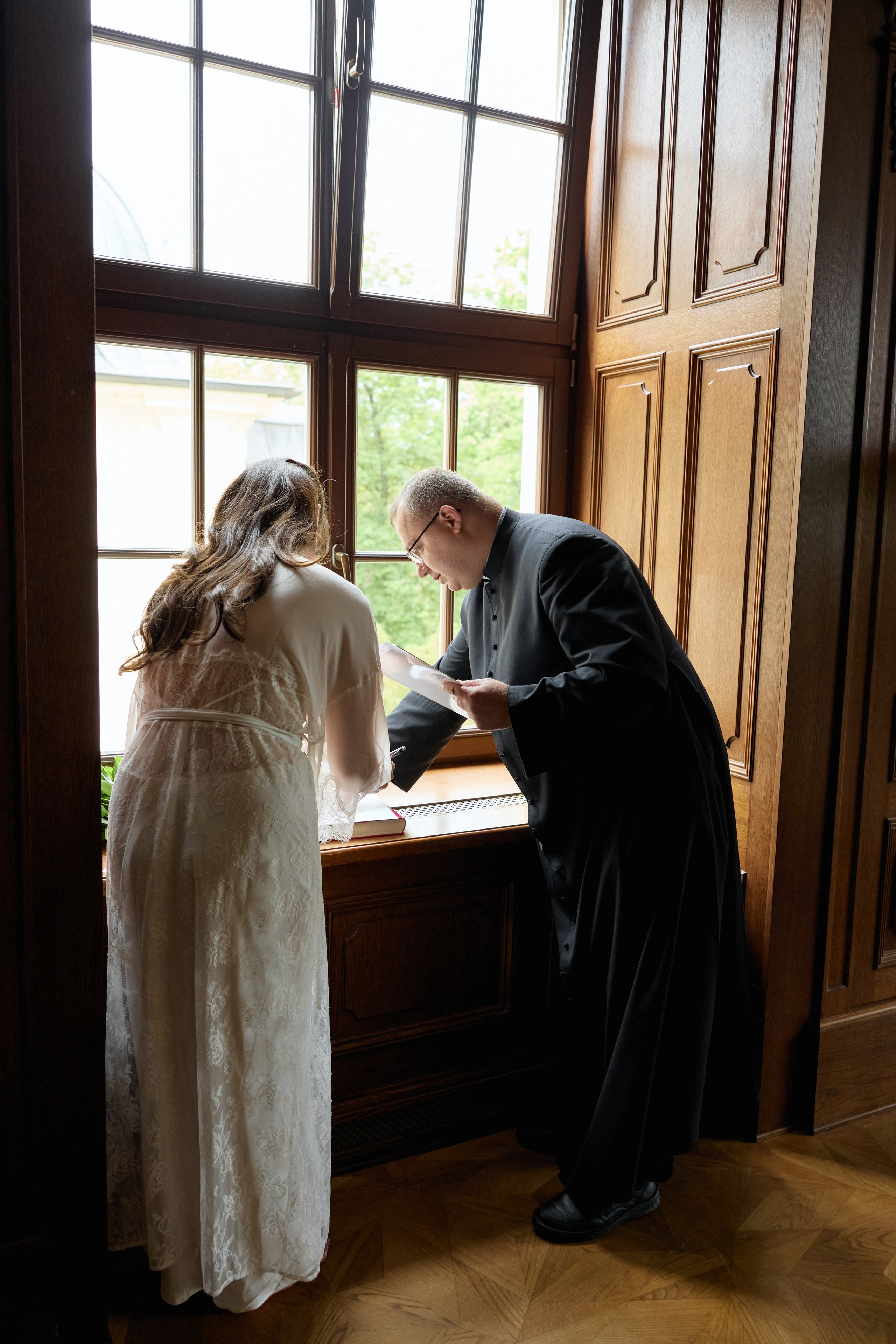 Wiktoria & Kacper. Pałac Goetz. Fotograf ślubny i rodzinny w Krakowie Yana Klymova