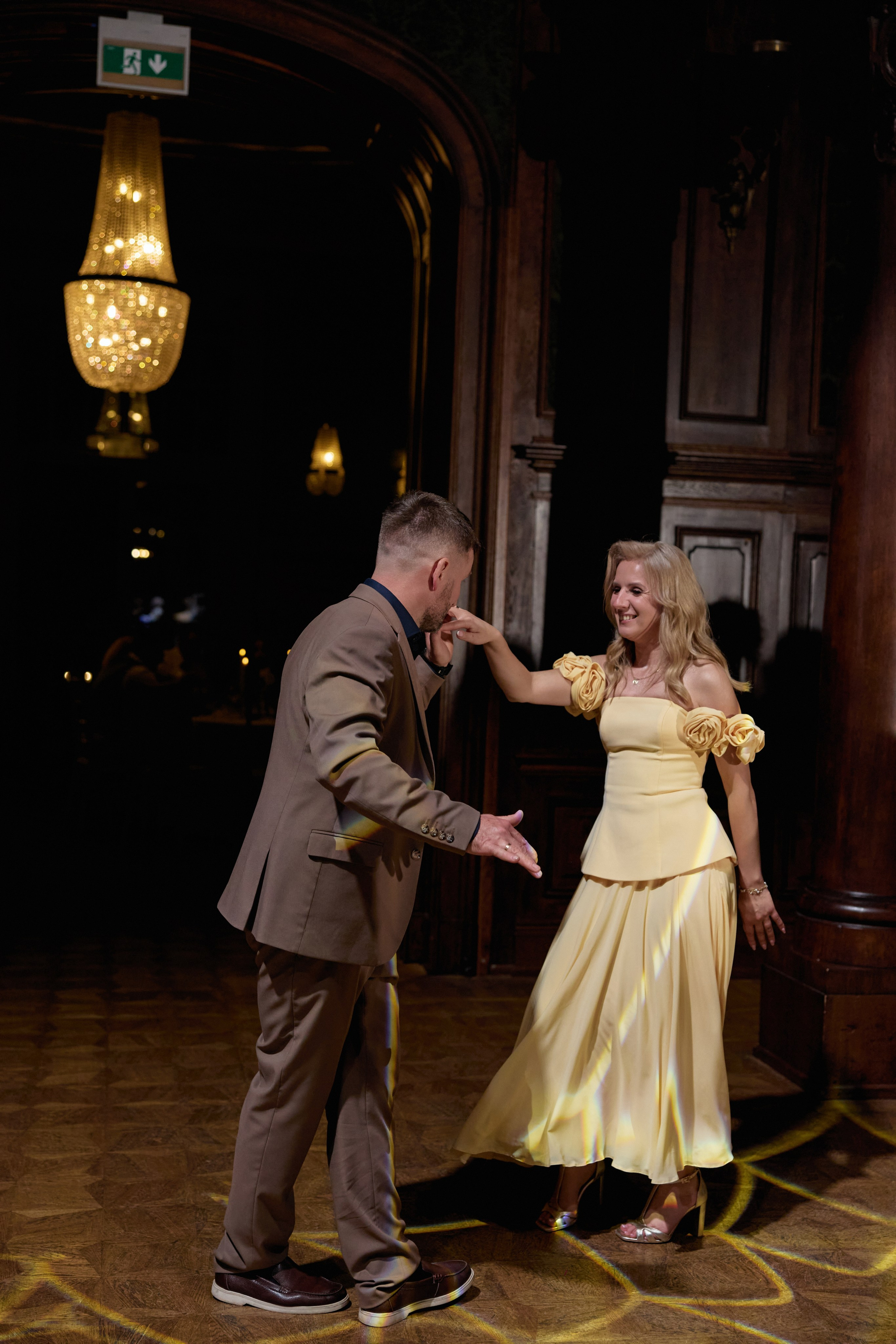 Wiktoria & Kacper. Pałac Goetz. Fotograf ślubny i rodzinny w Krakowie Yana Klymova
