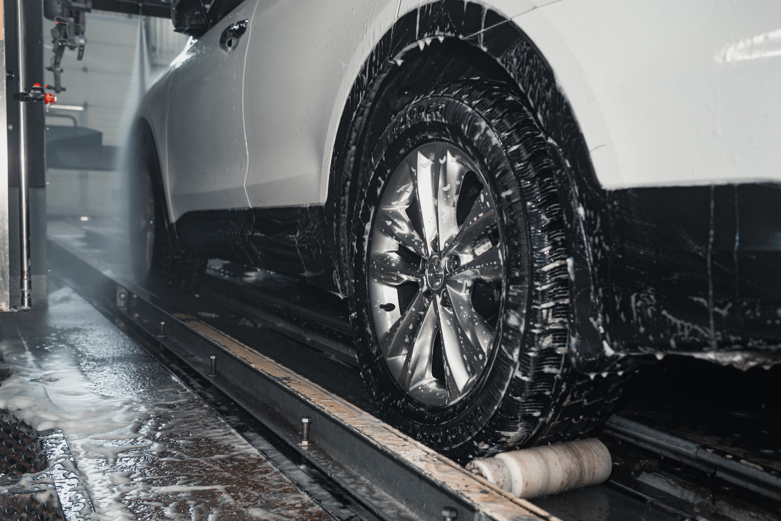 Automatic Car Wash. Photographer in Paris — Vitalii Motruk