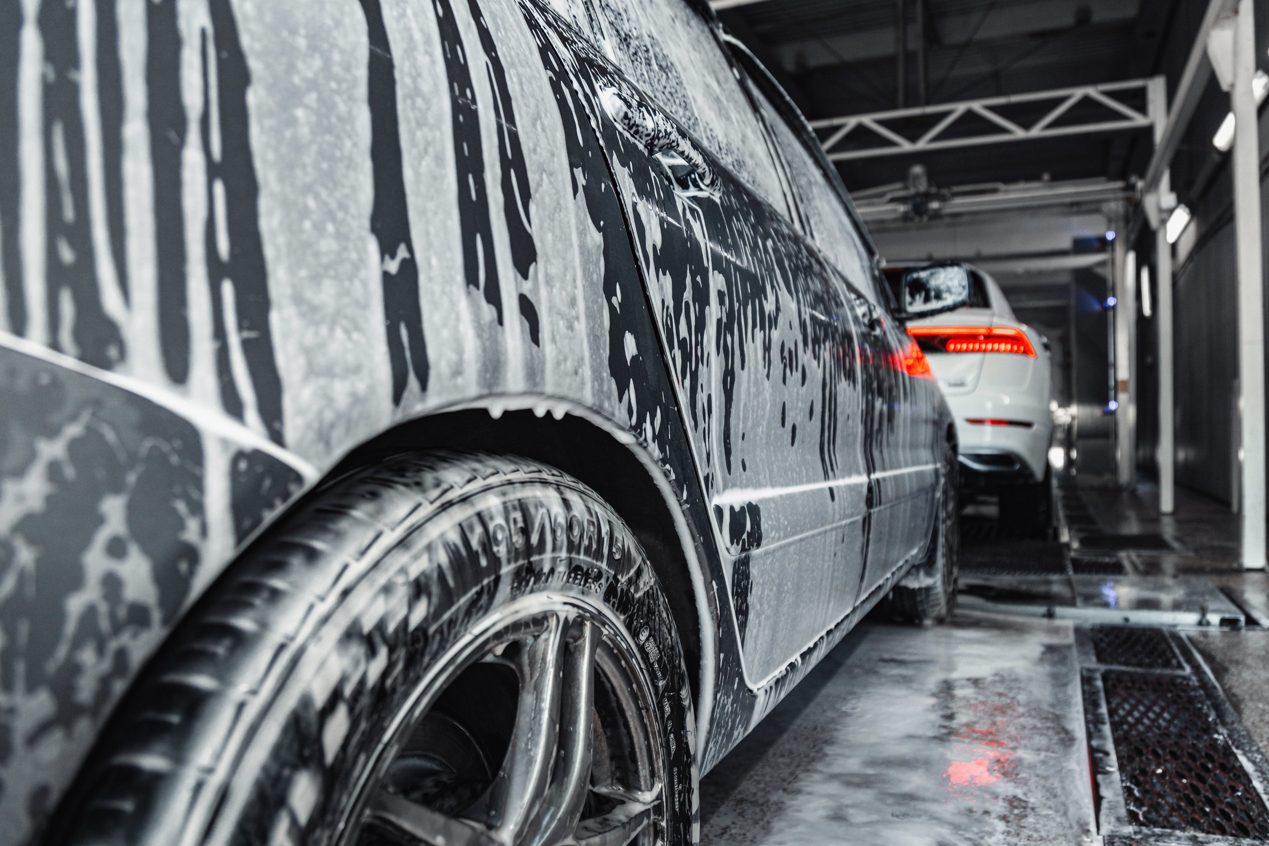 Automatic Car Wash. Photographer in Paris — Vitalii Motruk