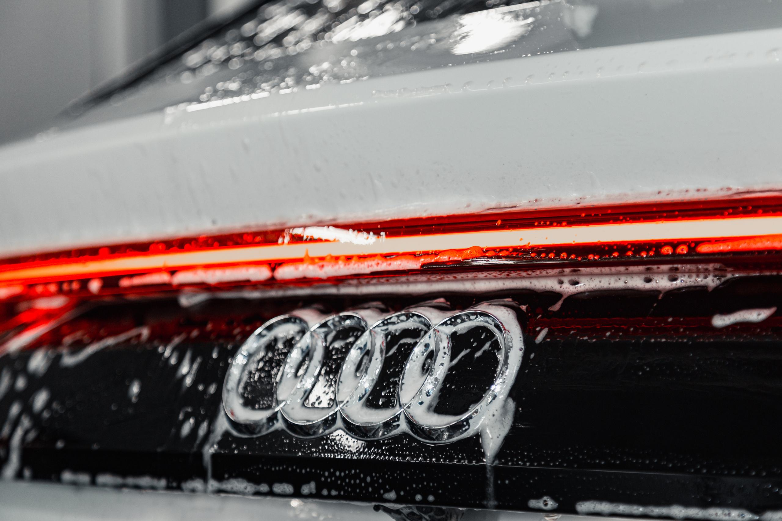 Automatic Car Wash. Photographer in Paris — Vitalii Motruk